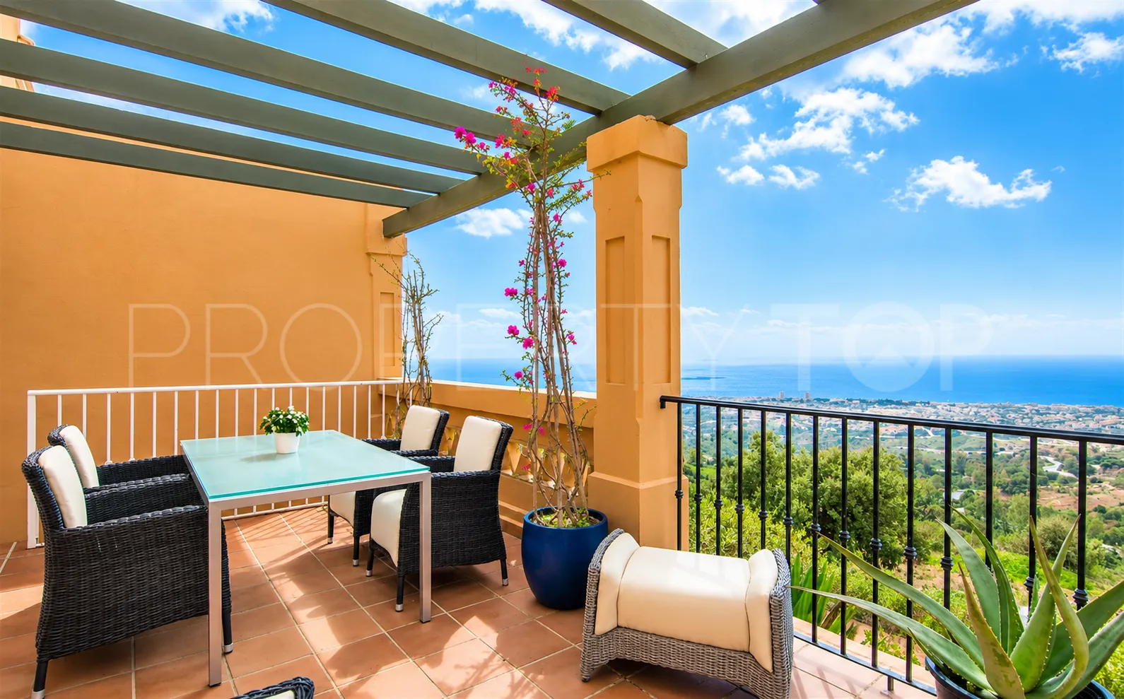 For sale Marbella East semi detached house with 3 bedrooms