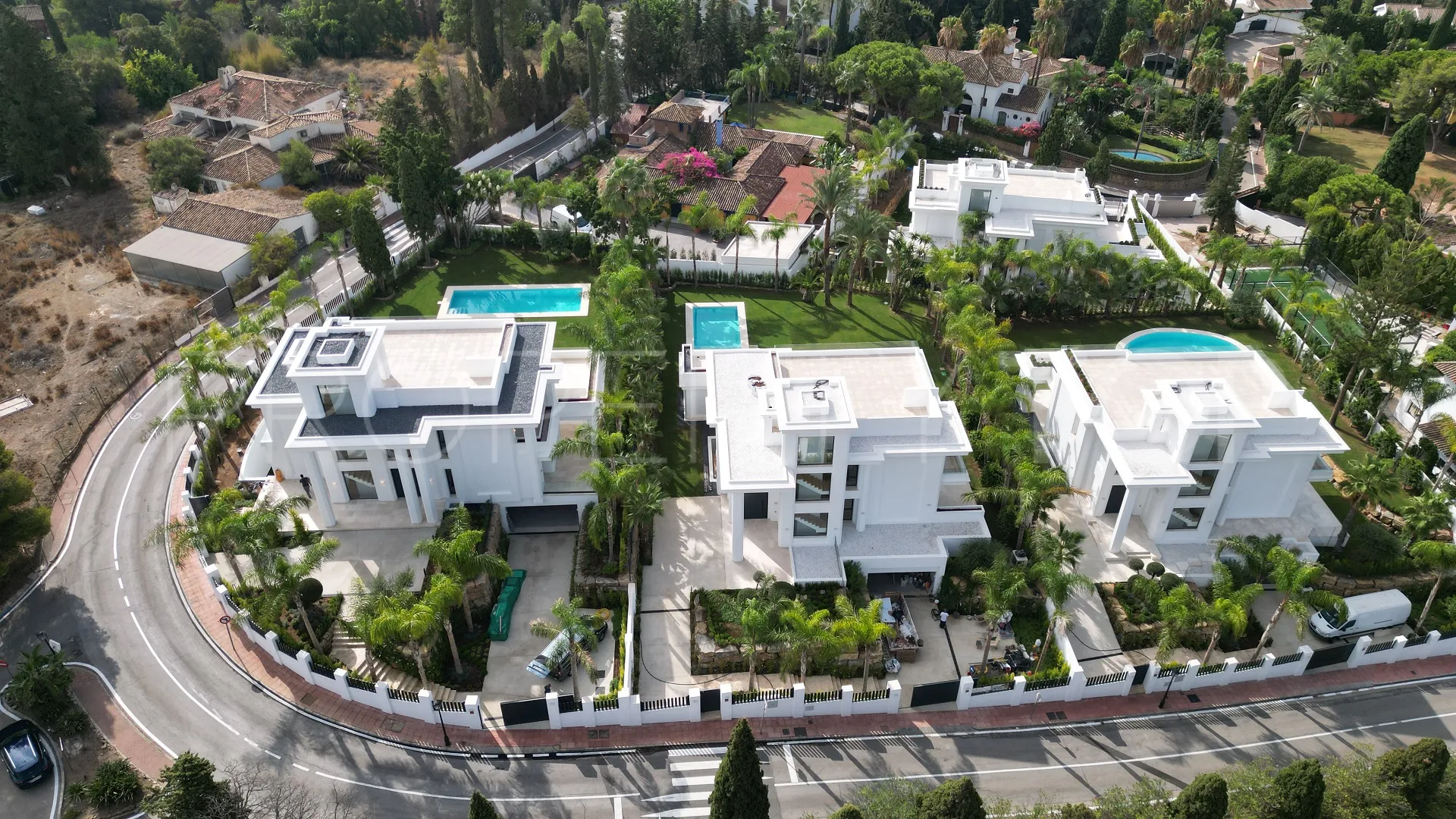 Se vende villa con 6 dormitorios en Las Lomas del Marbella Club