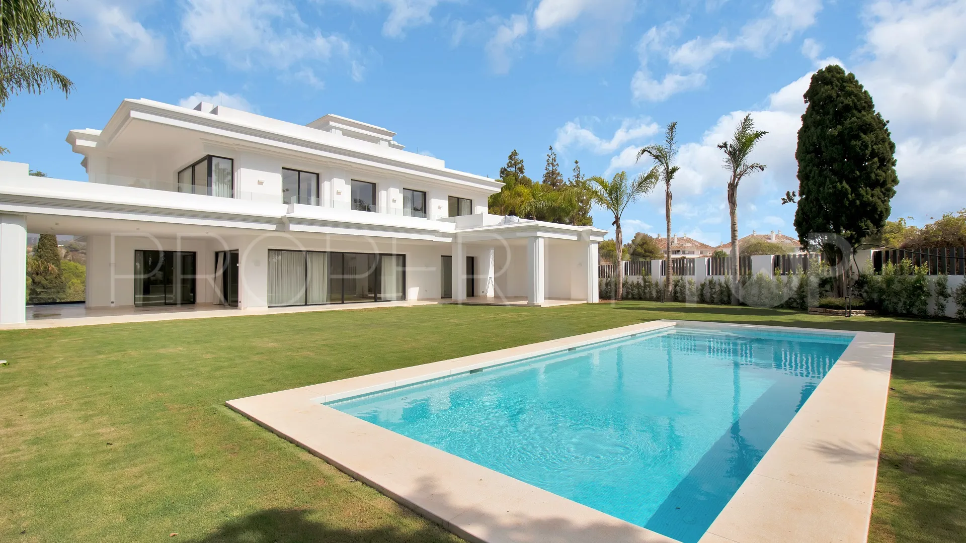 Se vende villa con 6 dormitorios en Las Lomas del Marbella Club