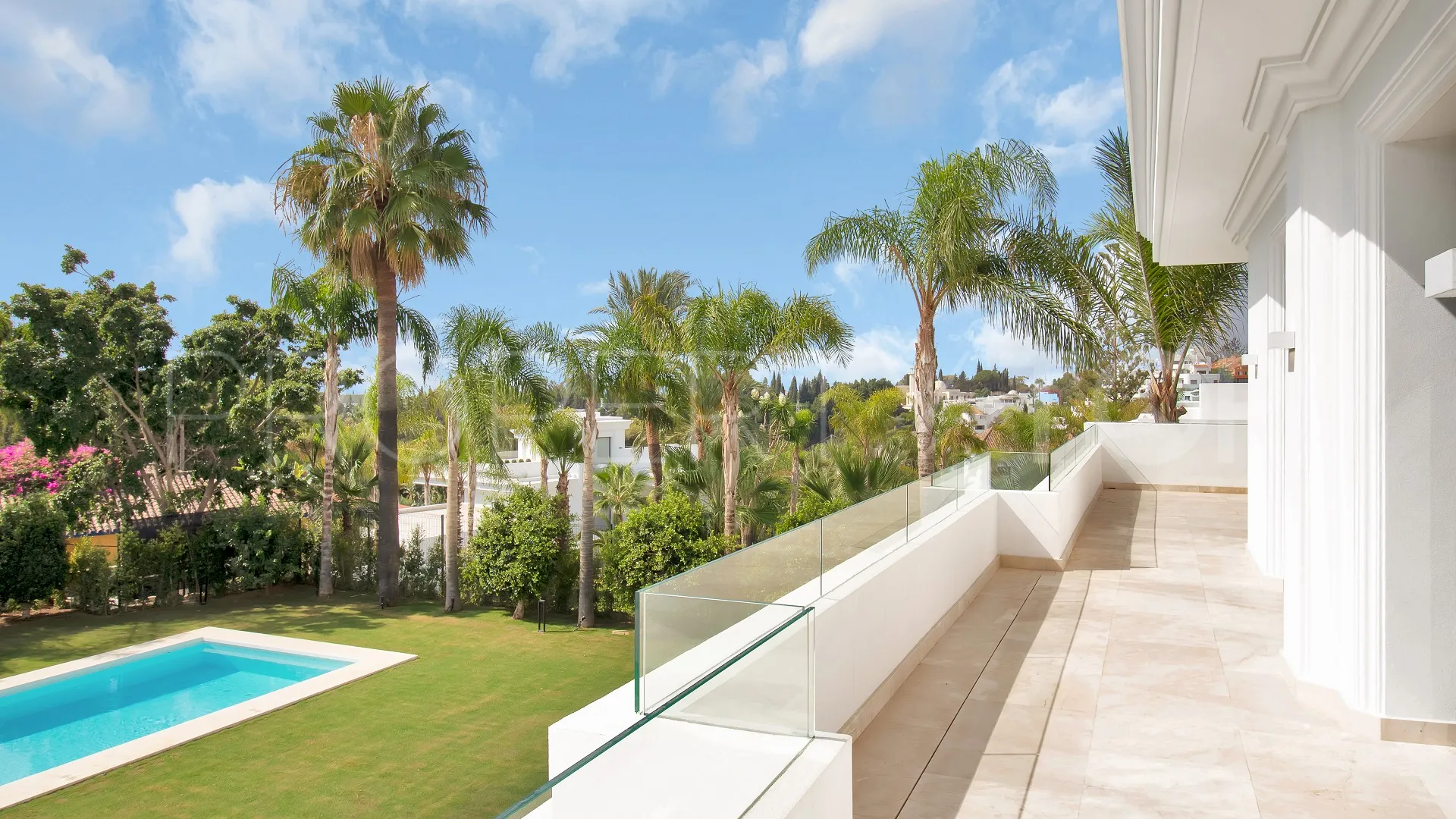 Se vende villa con 6 dormitorios en Las Lomas del Marbella Club
