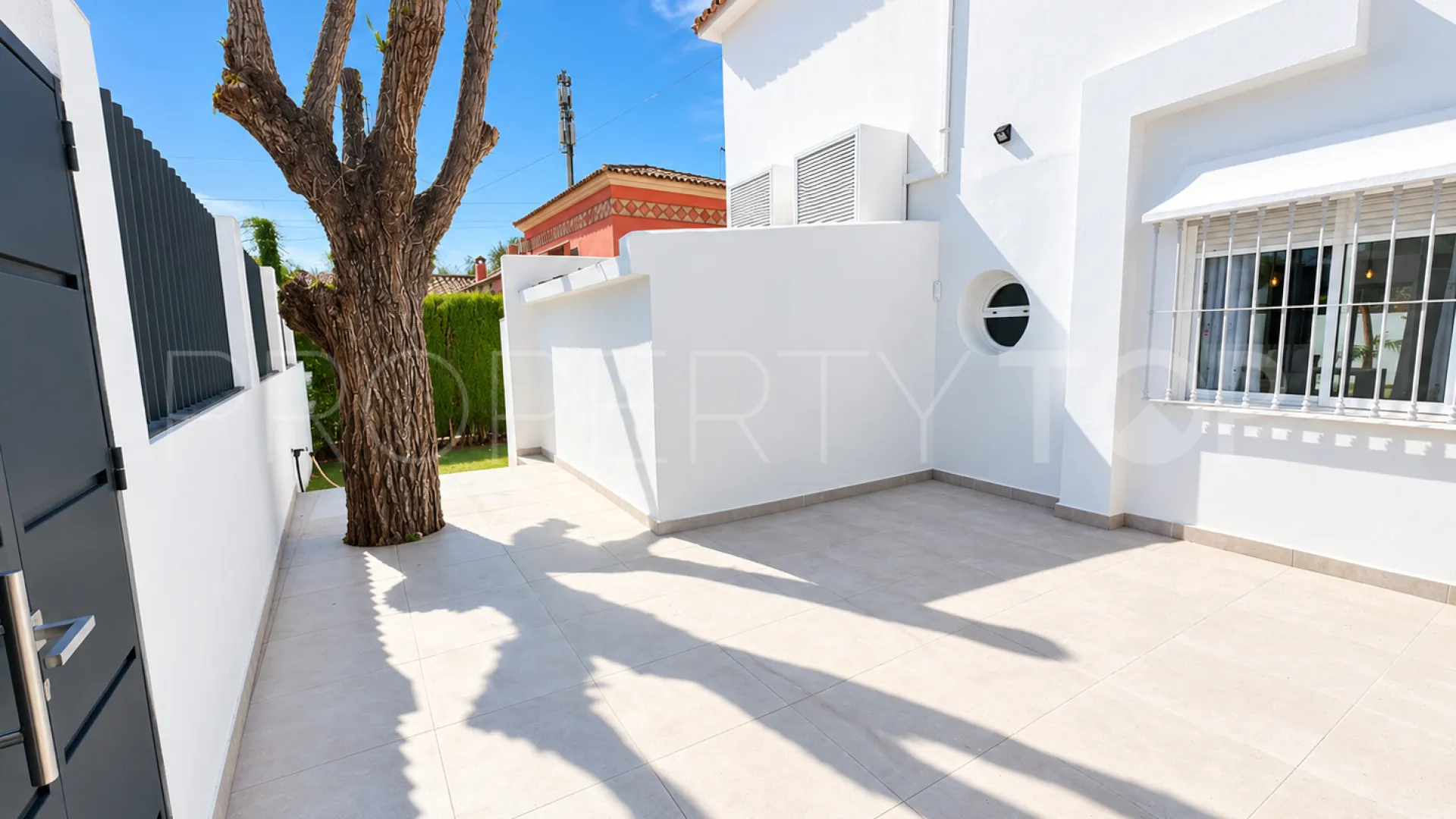 Villa for sale in Nagüeles with 4 bedrooms