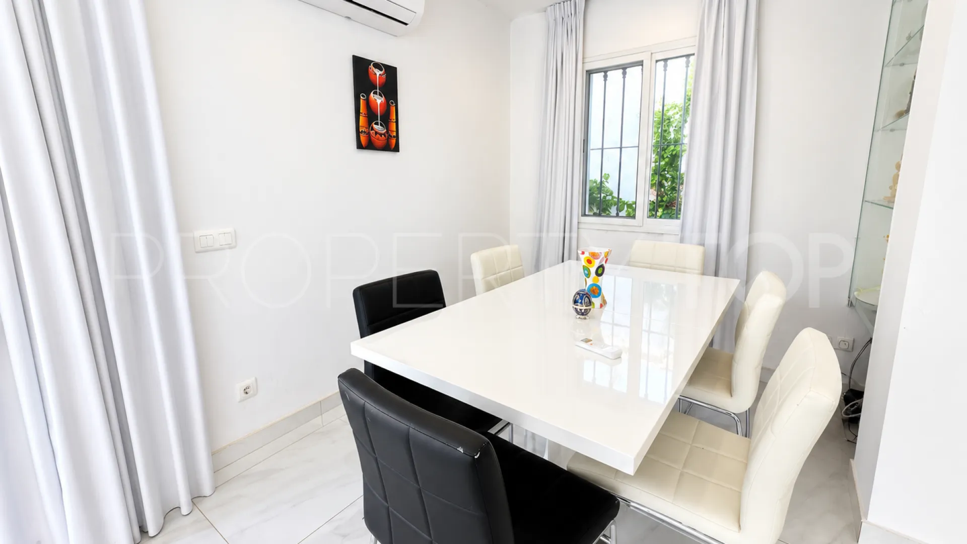 Villa for sale in Nagüeles with 4 bedrooms