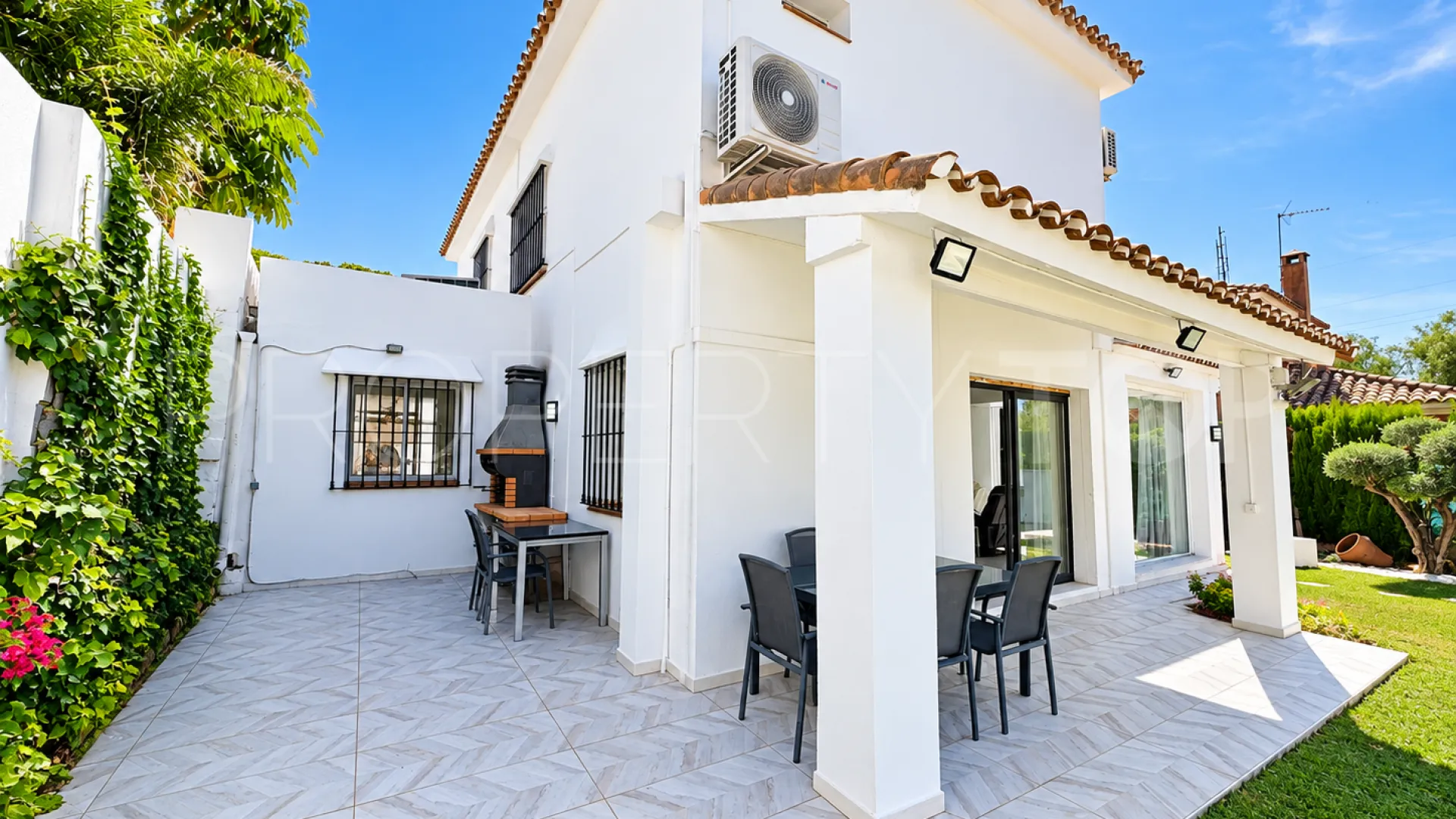 Villa for sale in Nagüeles with 4 bedrooms