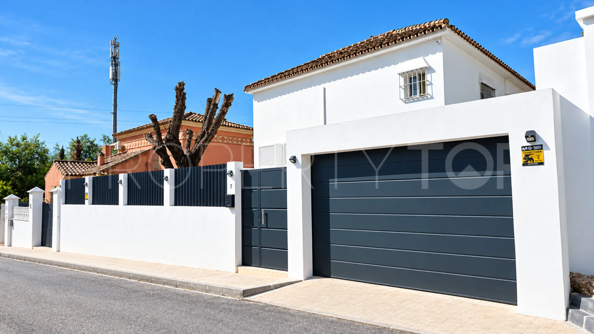 Villa for sale in Nagüeles with 4 bedrooms