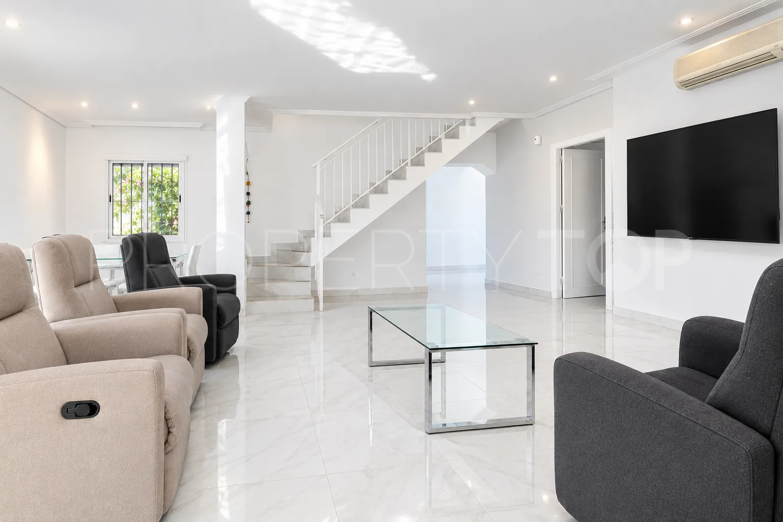 Villa for sale in Nagüeles with 4 bedrooms