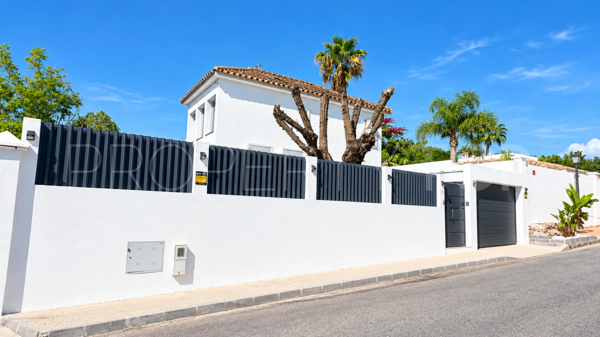 Villa for sale in Nagüeles with 4 bedrooms