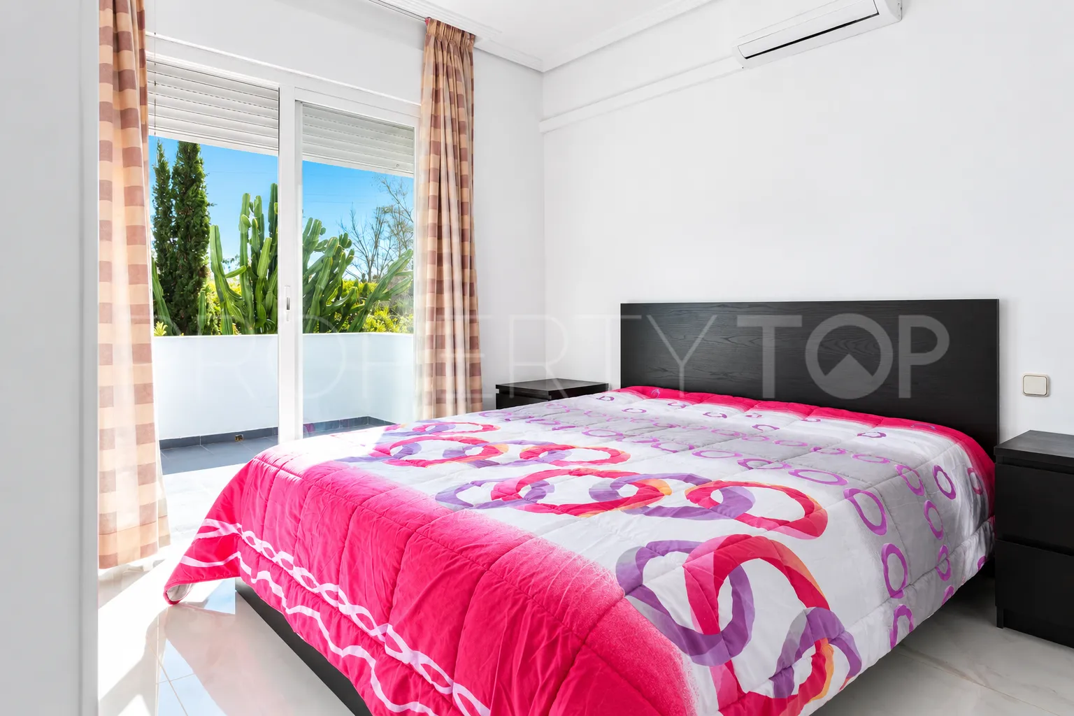 Villa for sale in Nagüeles with 4 bedrooms