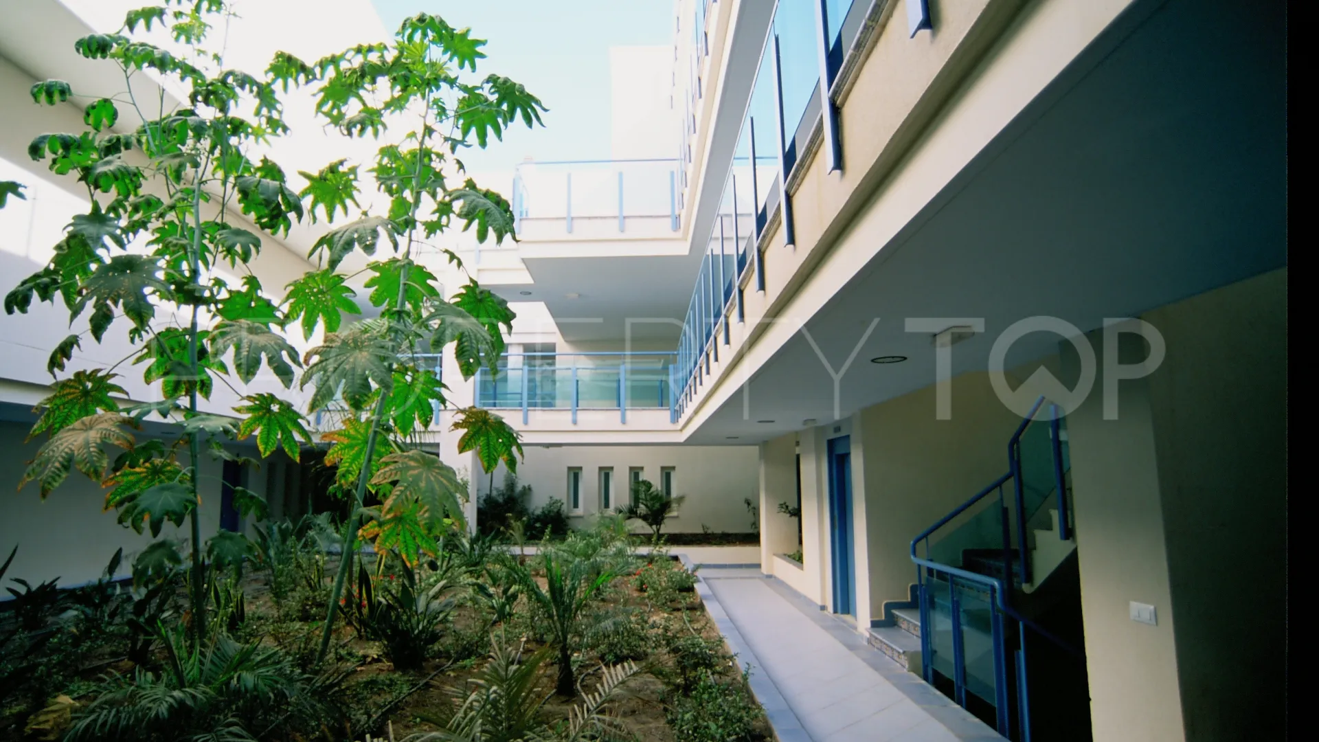 For sale 2 bedrooms ground floor apartment in Nueva Andalucia