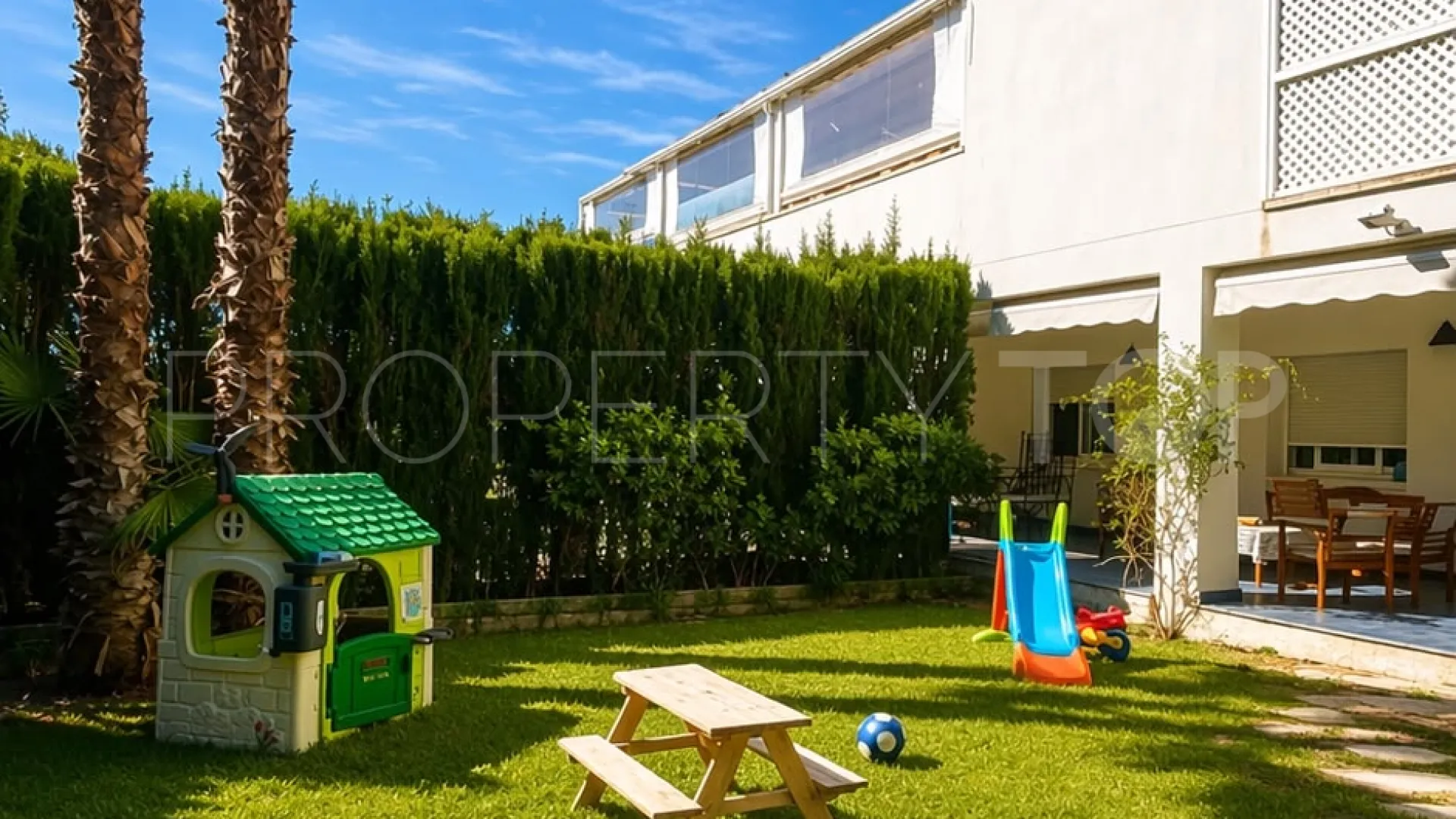 For sale 2 bedrooms ground floor apartment in Nueva Andalucia
