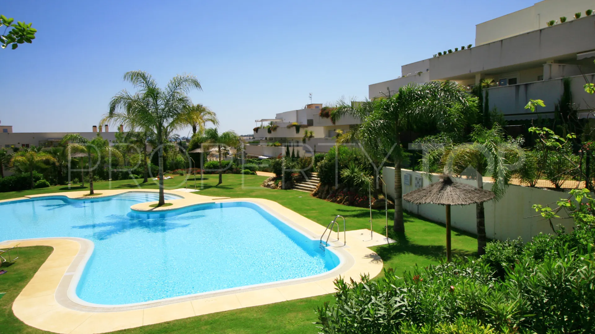 For sale 2 bedrooms ground floor apartment in Nueva Andalucia