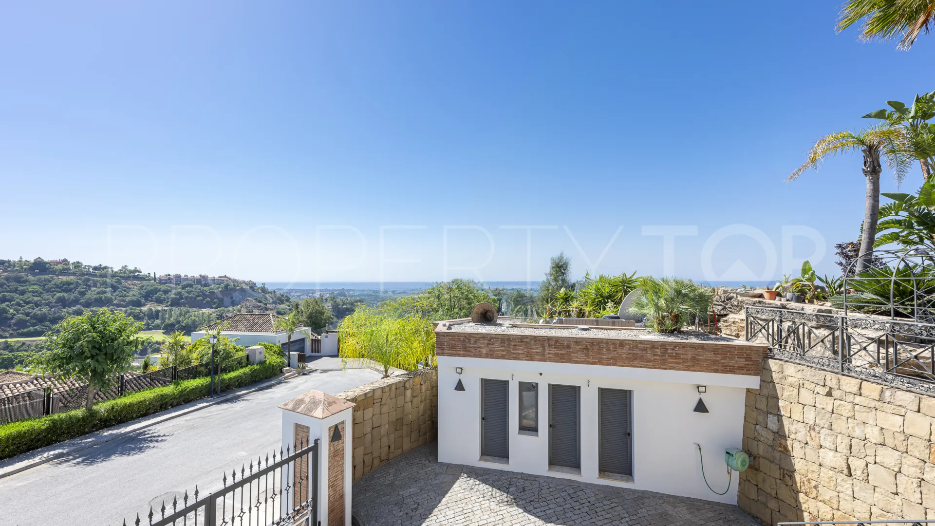 Los Arqueros villa for sale