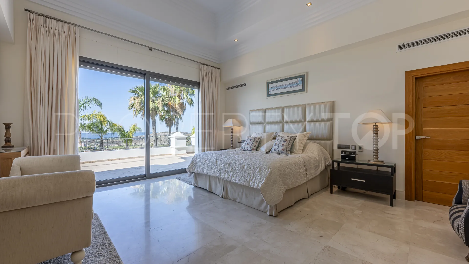 Los Arqueros villa for sale