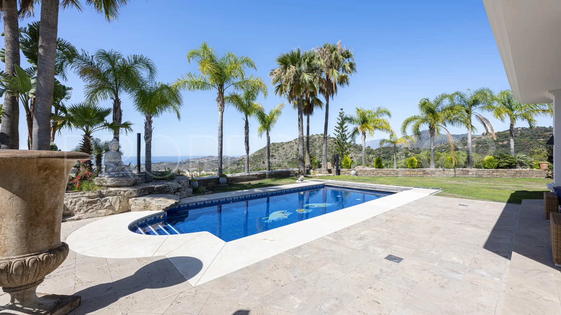 Los Arqueros villa for sale