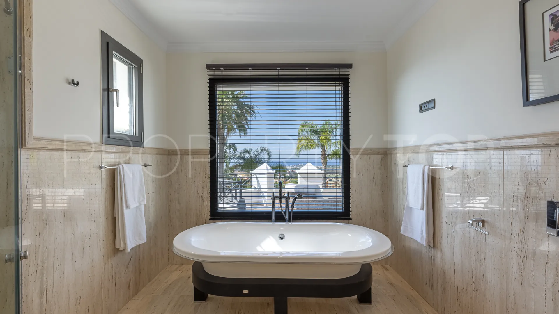 Los Arqueros villa for sale