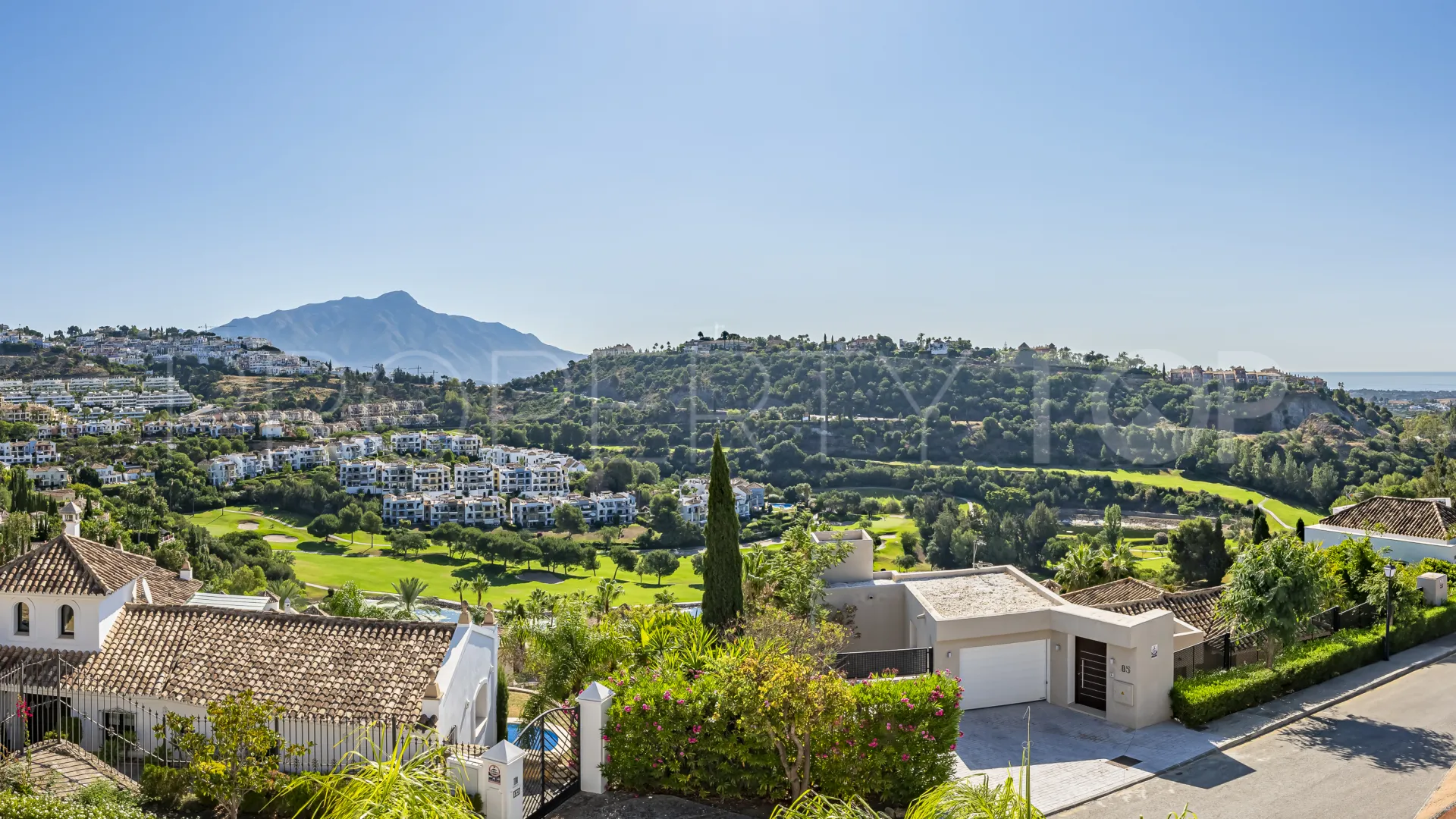 Los Arqueros villa for sale