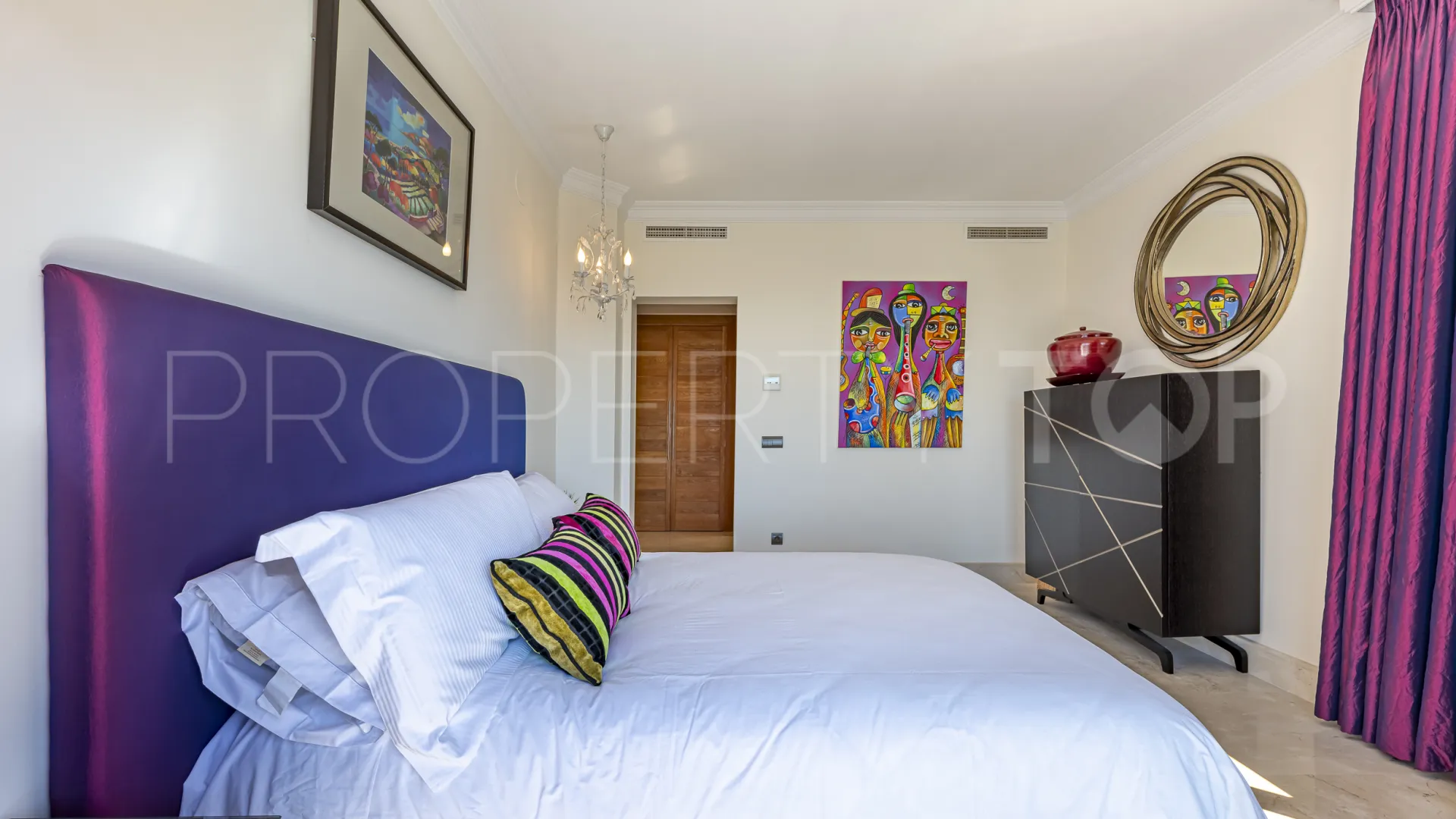 Los Arqueros villa for sale