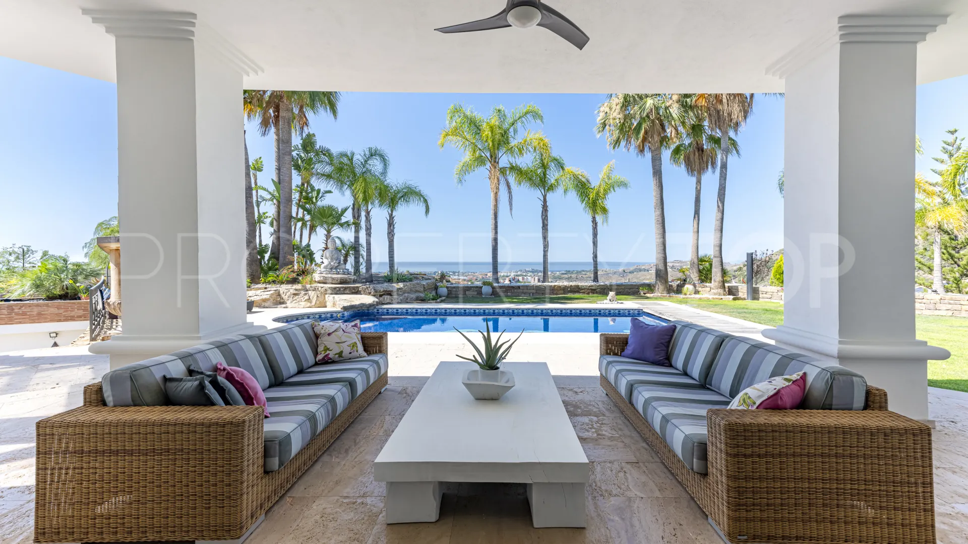 Los Arqueros villa for sale