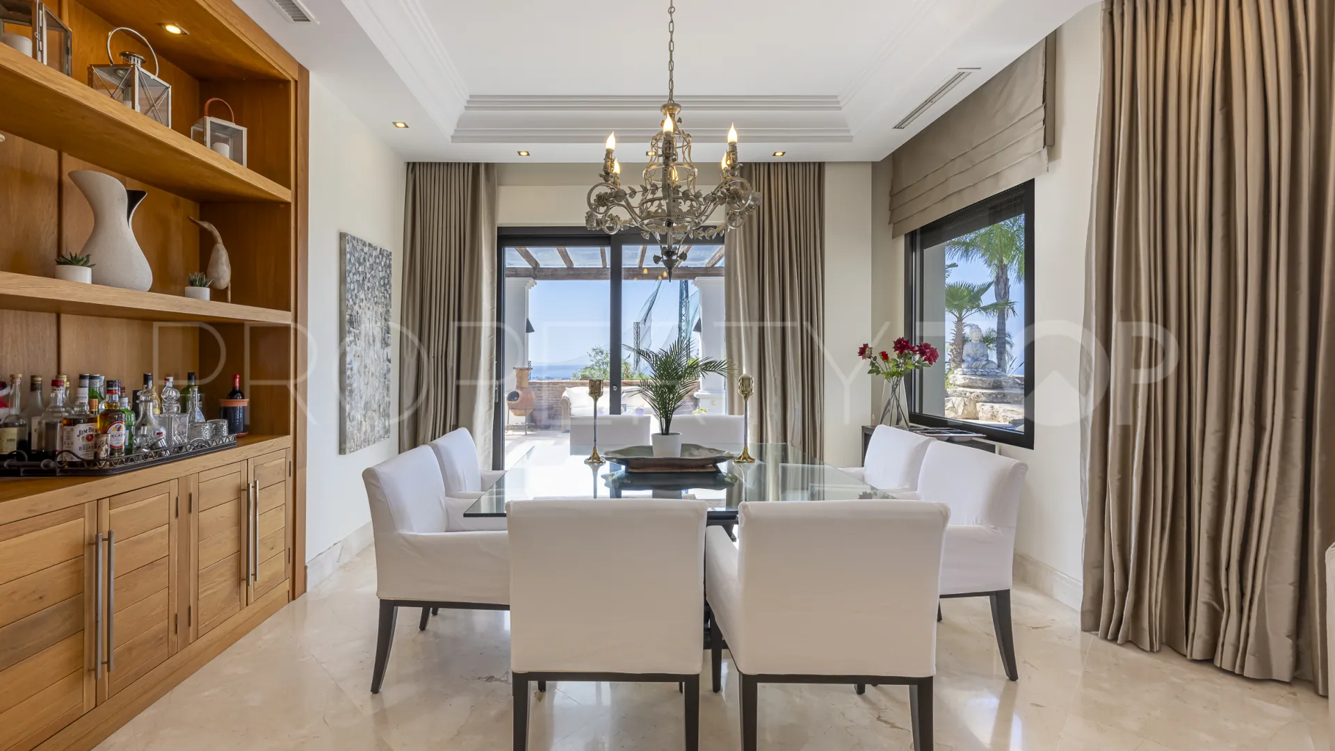 Los Arqueros villa for sale