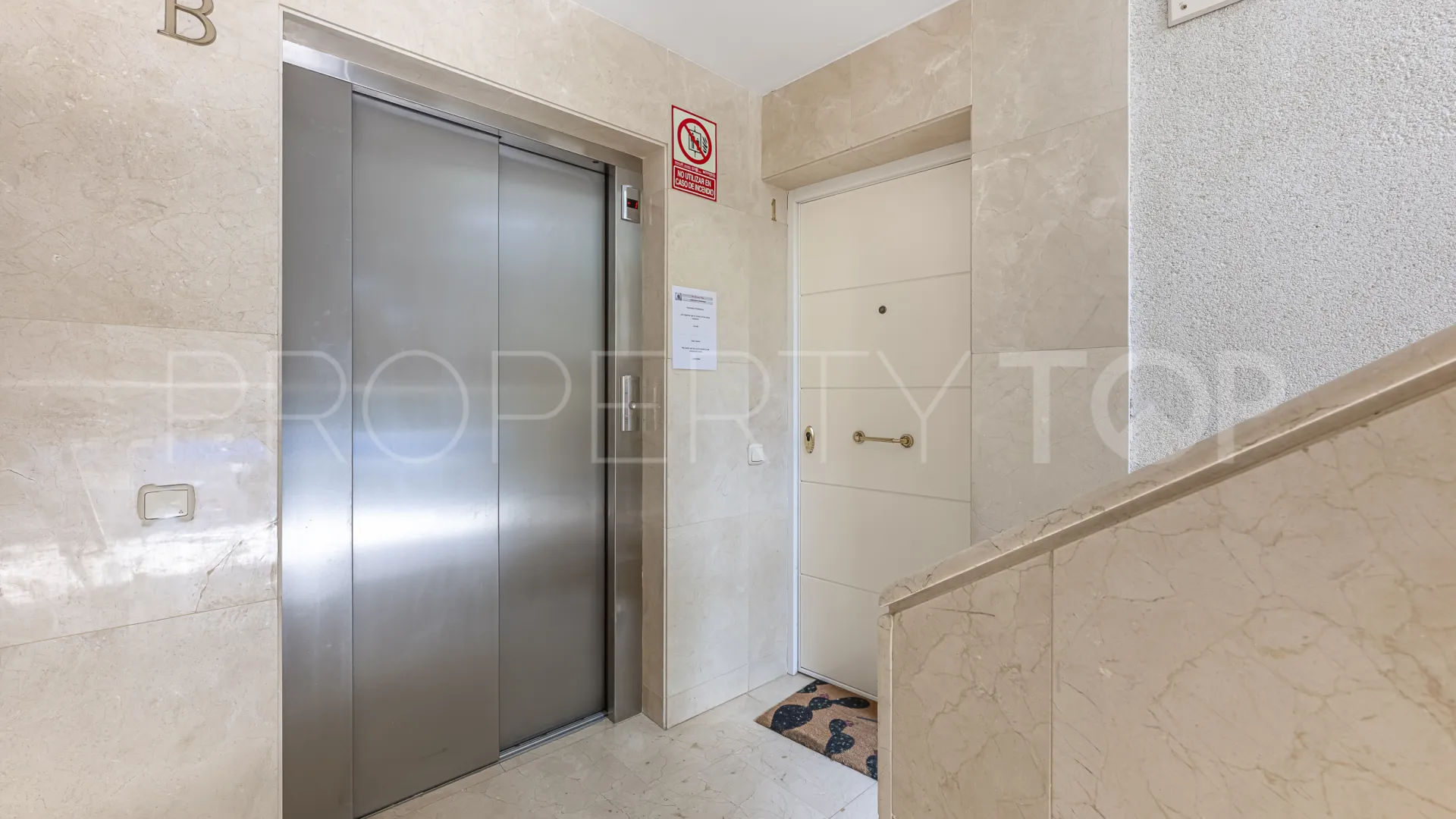 Se vende apartamento planta baja en Estepona de 3 dormitorios