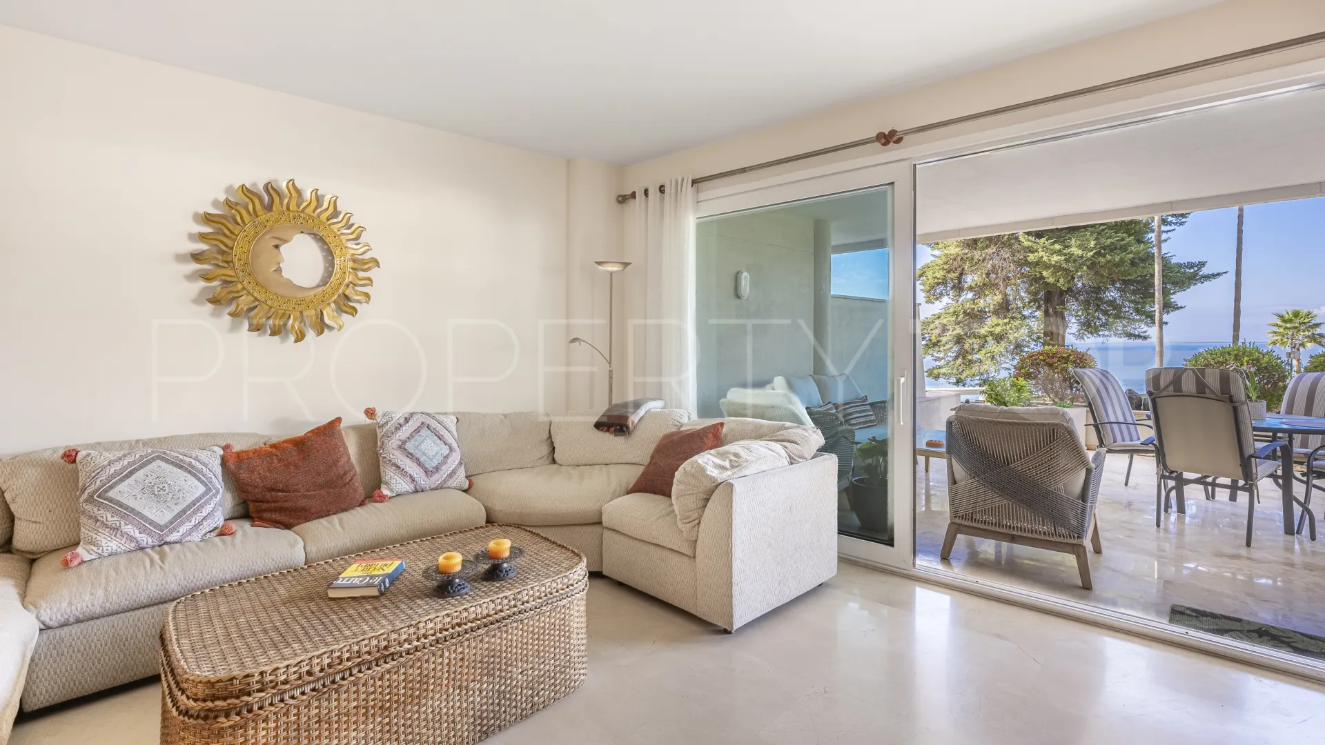 Se vende apartamento planta baja en Estepona de 3 dormitorios