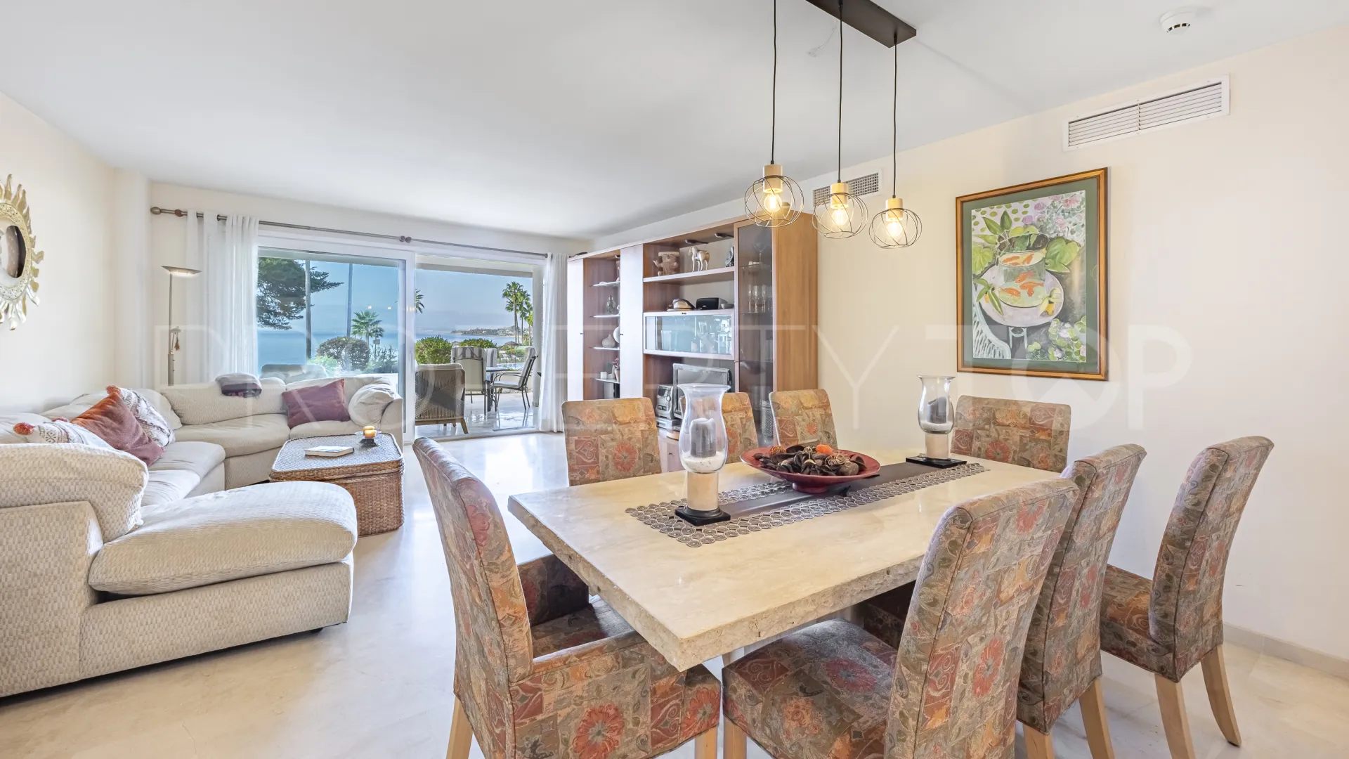 Se vende apartamento planta baja en Estepona de 3 dormitorios