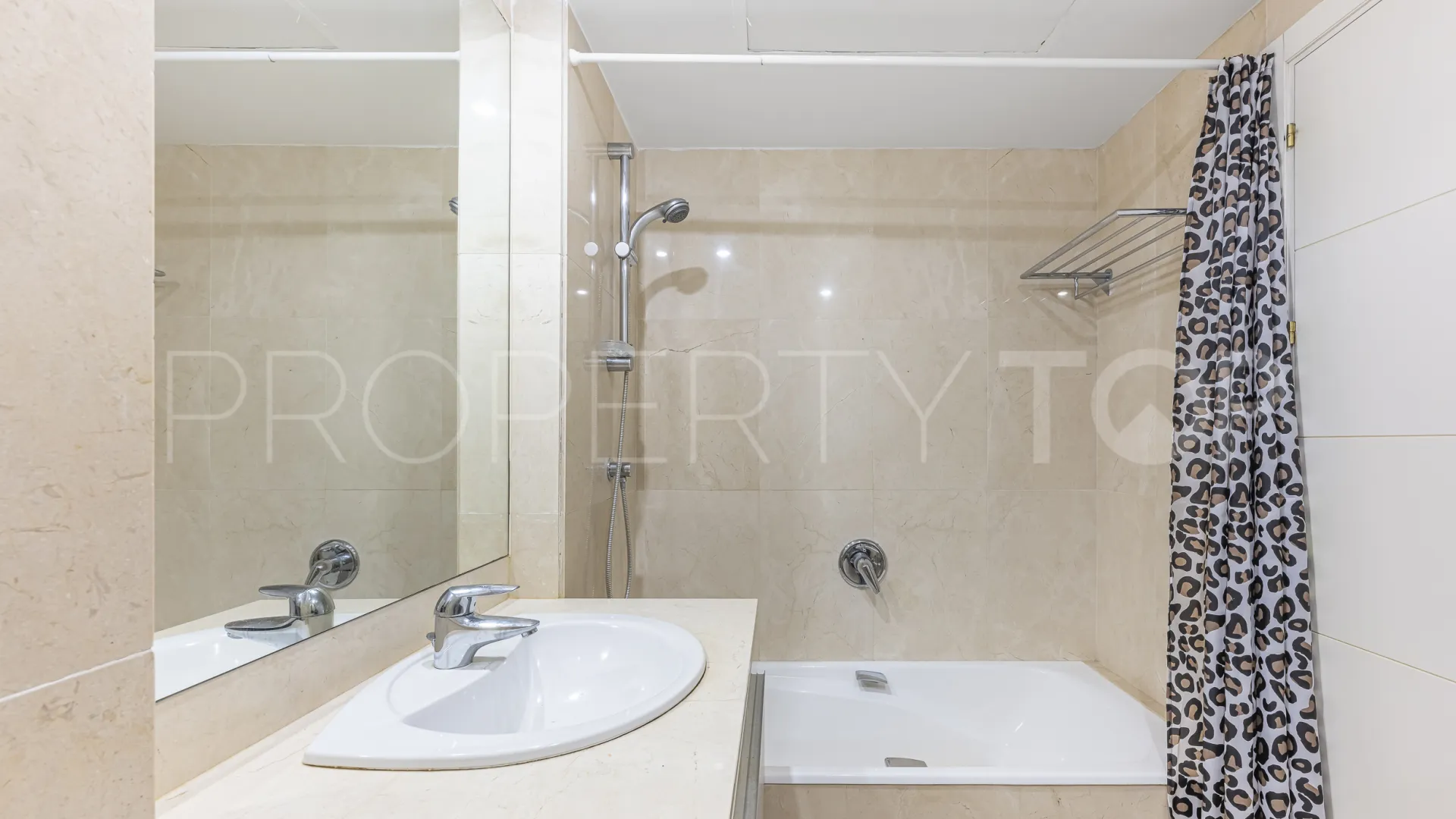 Se vende apartamento planta baja en Estepona de 3 dormitorios