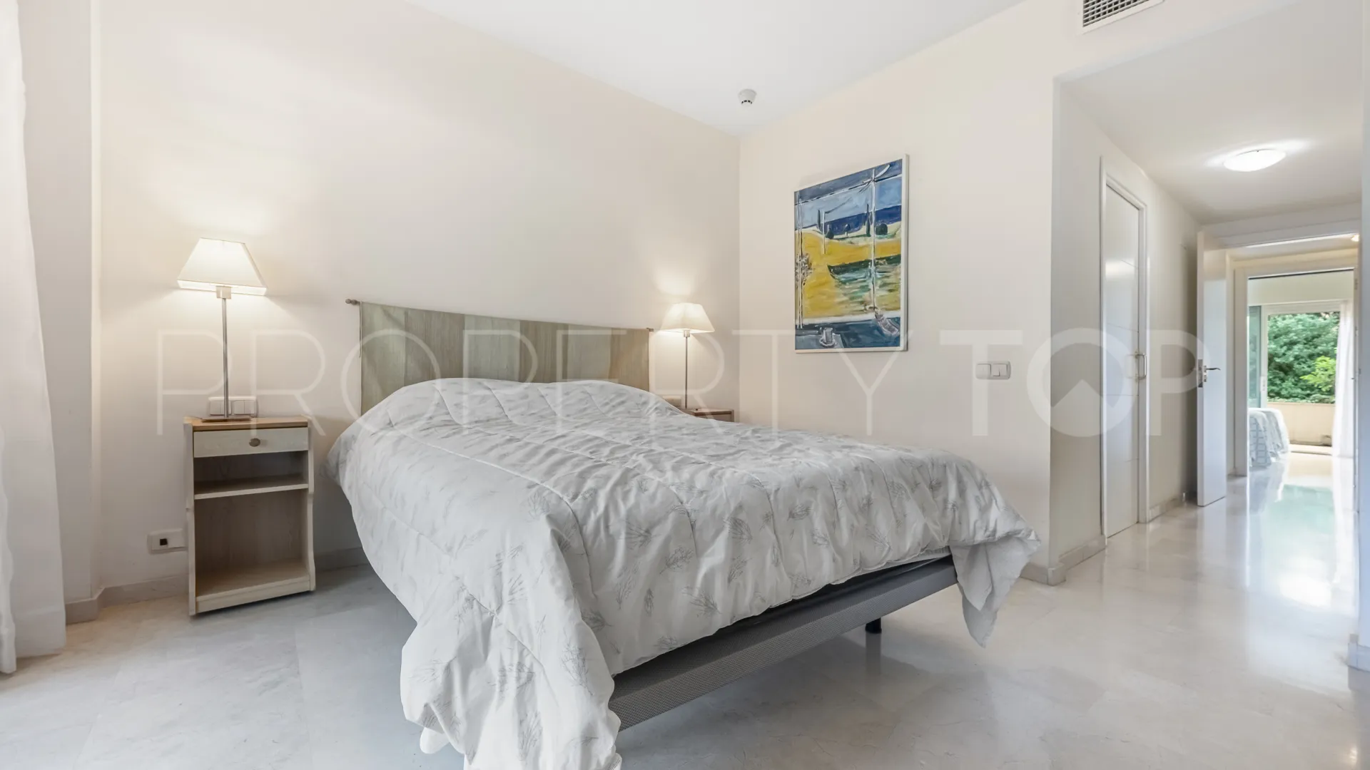 Se vende apartamento planta baja en Estepona de 3 dormitorios