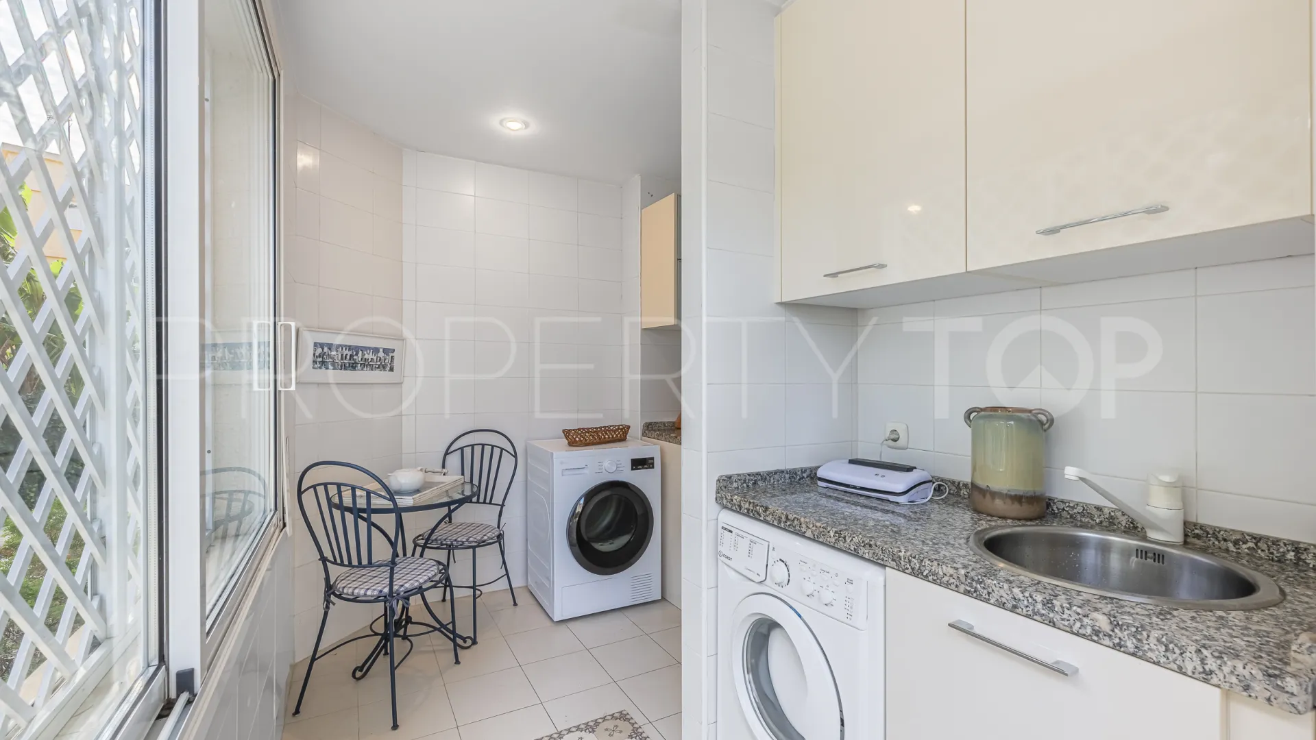 Se vende apartamento planta baja en Estepona de 3 dormitorios
