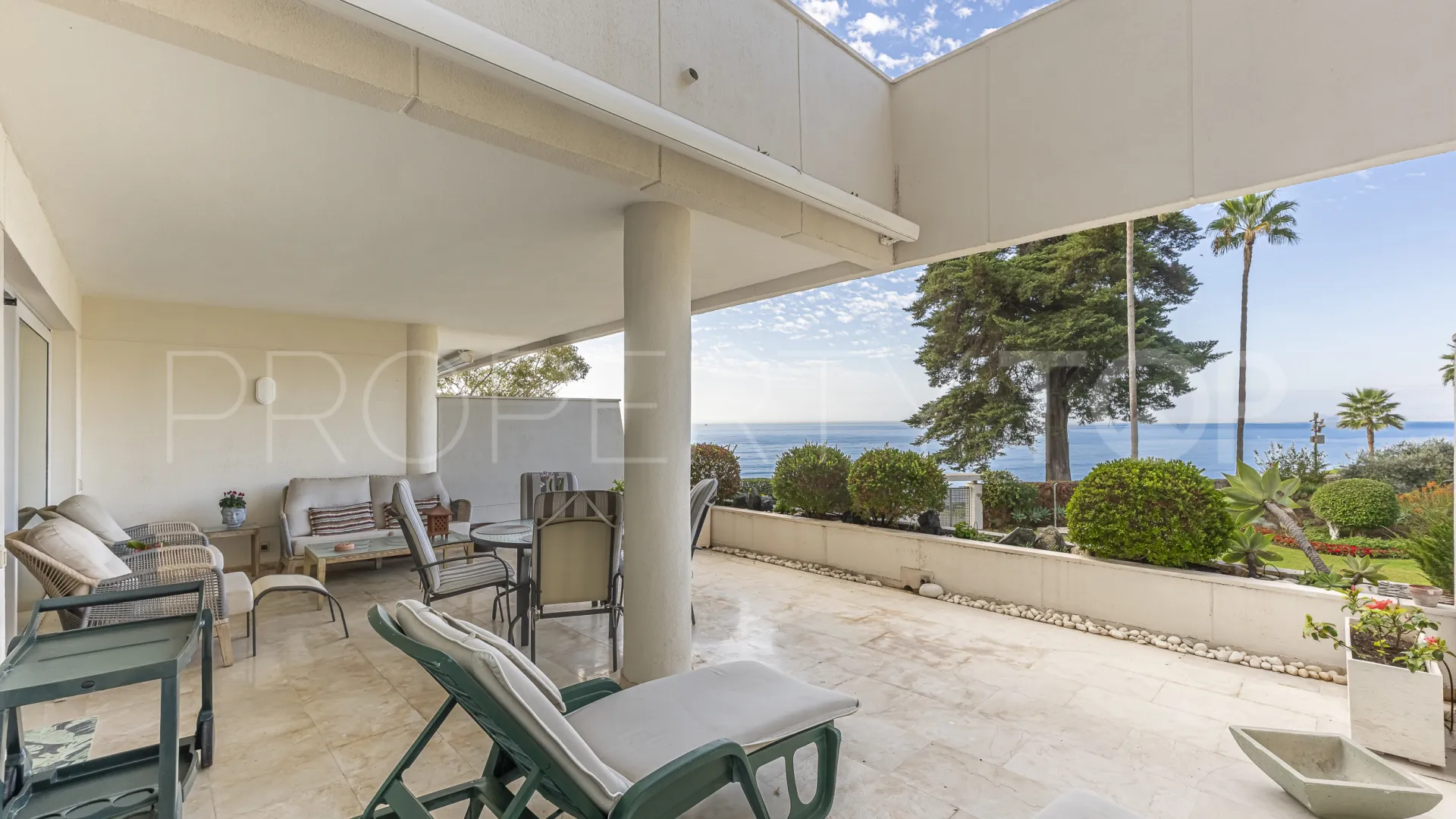Se vende apartamento planta baja en Estepona de 3 dormitorios