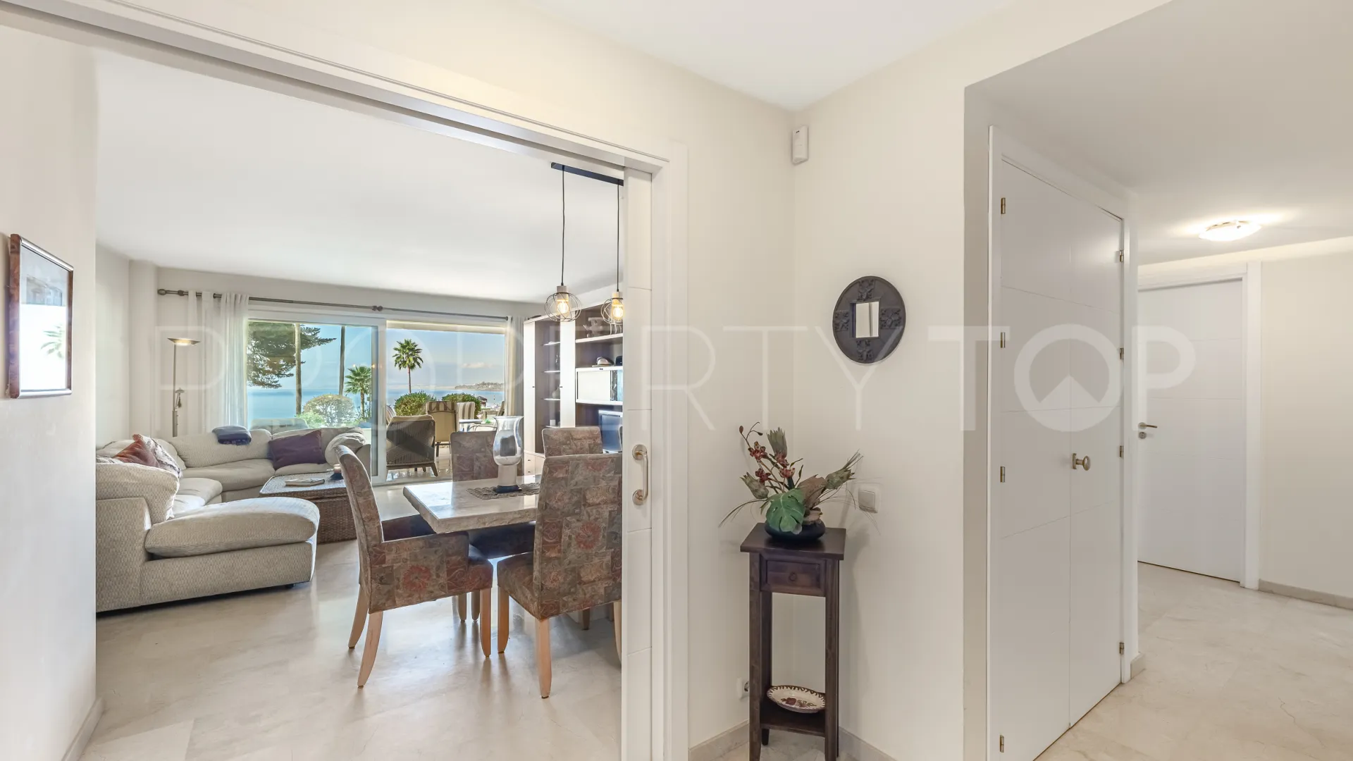 Se vende apartamento planta baja en Estepona de 3 dormitorios