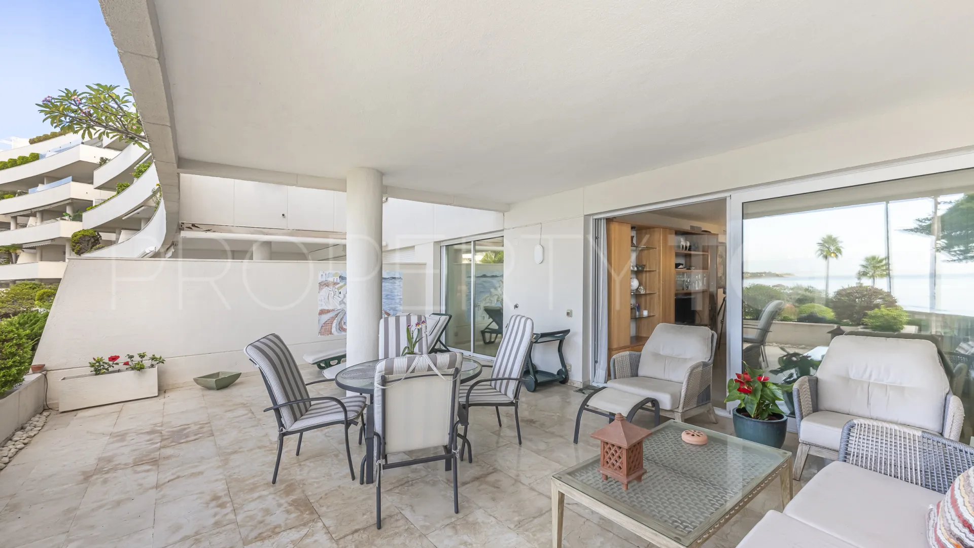 Se vende apartamento planta baja en Estepona de 3 dormitorios