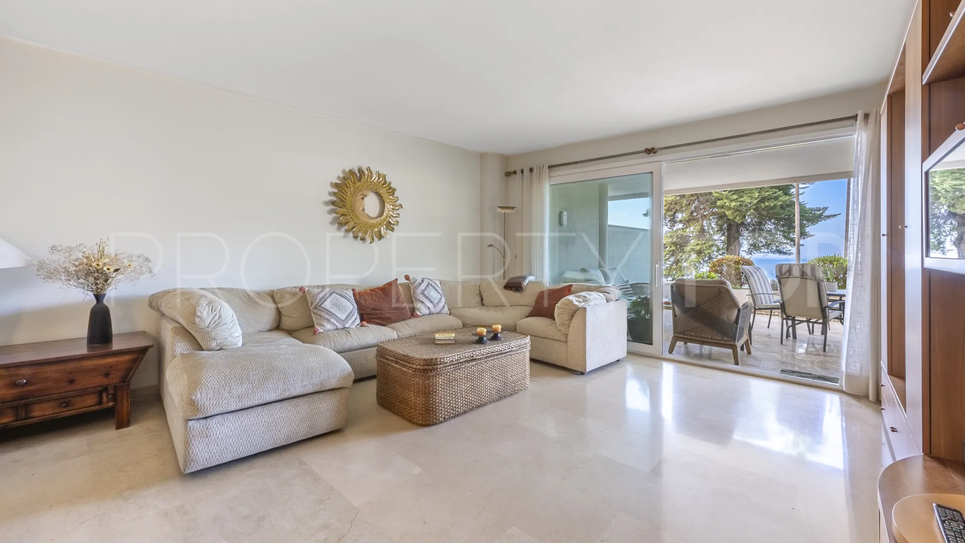 Se vende apartamento planta baja en Estepona de 3 dormitorios