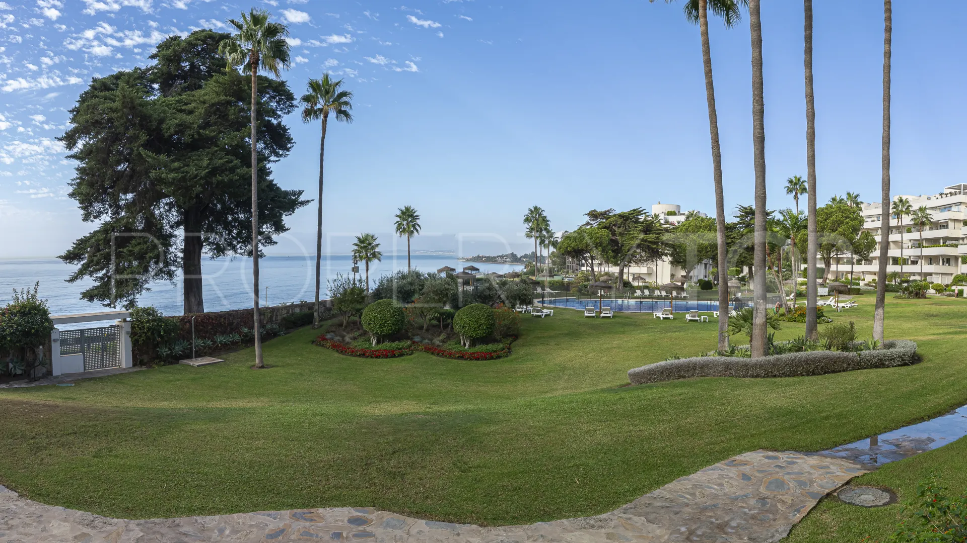 Se vende apartamento planta baja en Estepona de 3 dormitorios