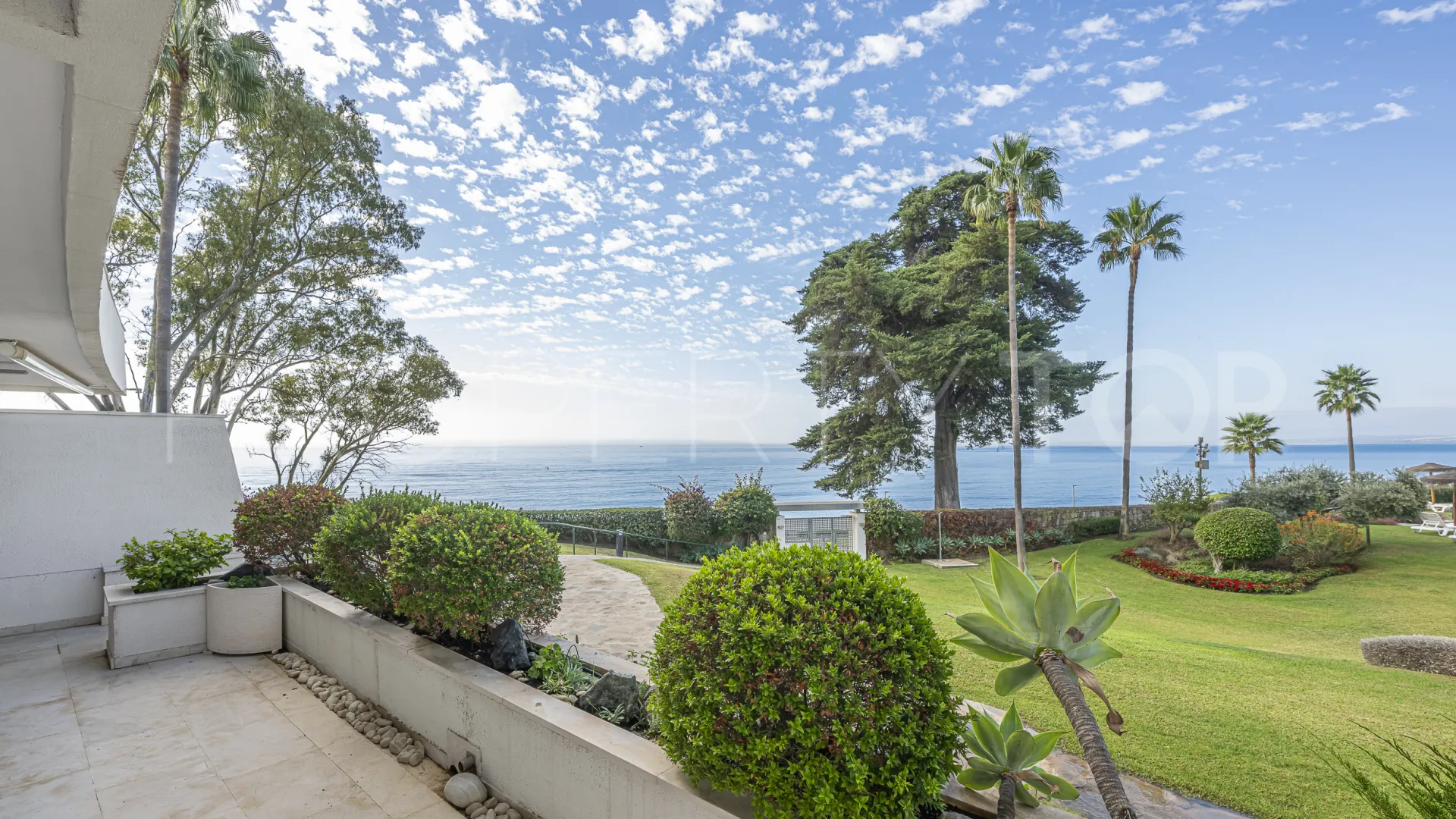 Se vende apartamento planta baja en Estepona de 3 dormitorios