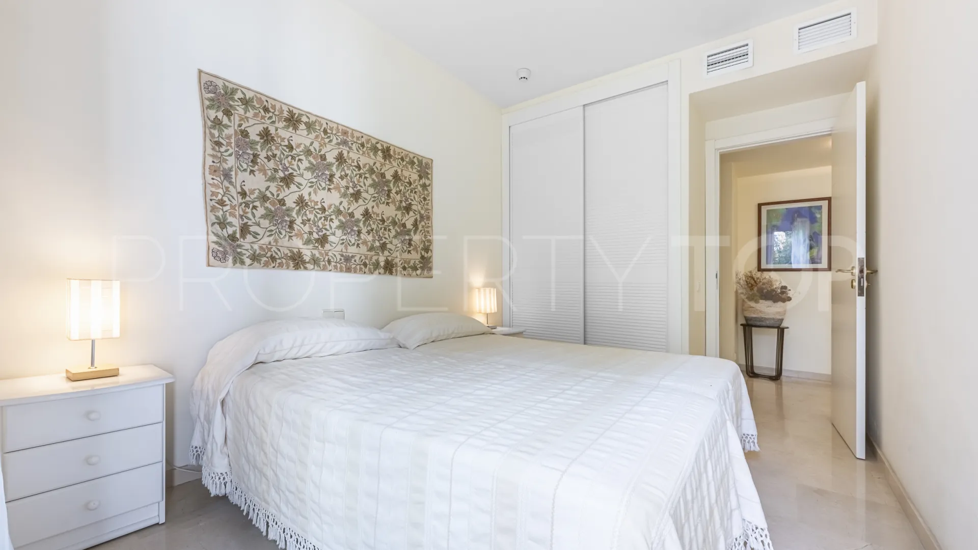 Se vende apartamento planta baja en Estepona de 3 dormitorios