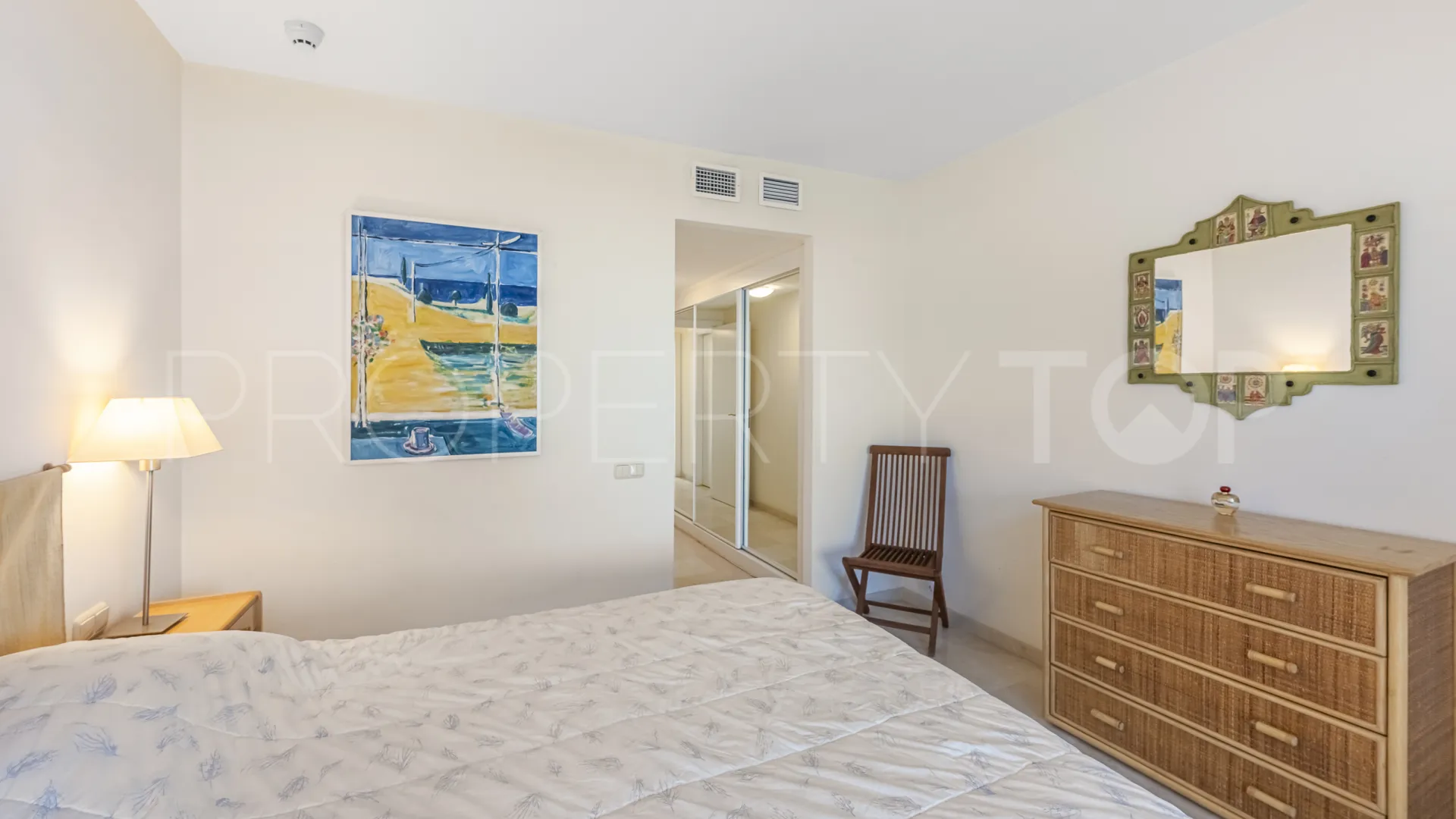 Se vende apartamento planta baja en Estepona de 3 dormitorios