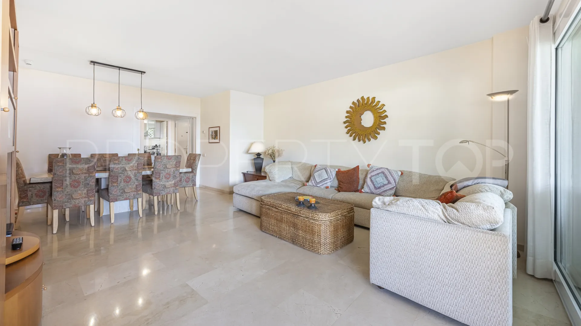 Se vende apartamento planta baja en Estepona de 3 dormitorios