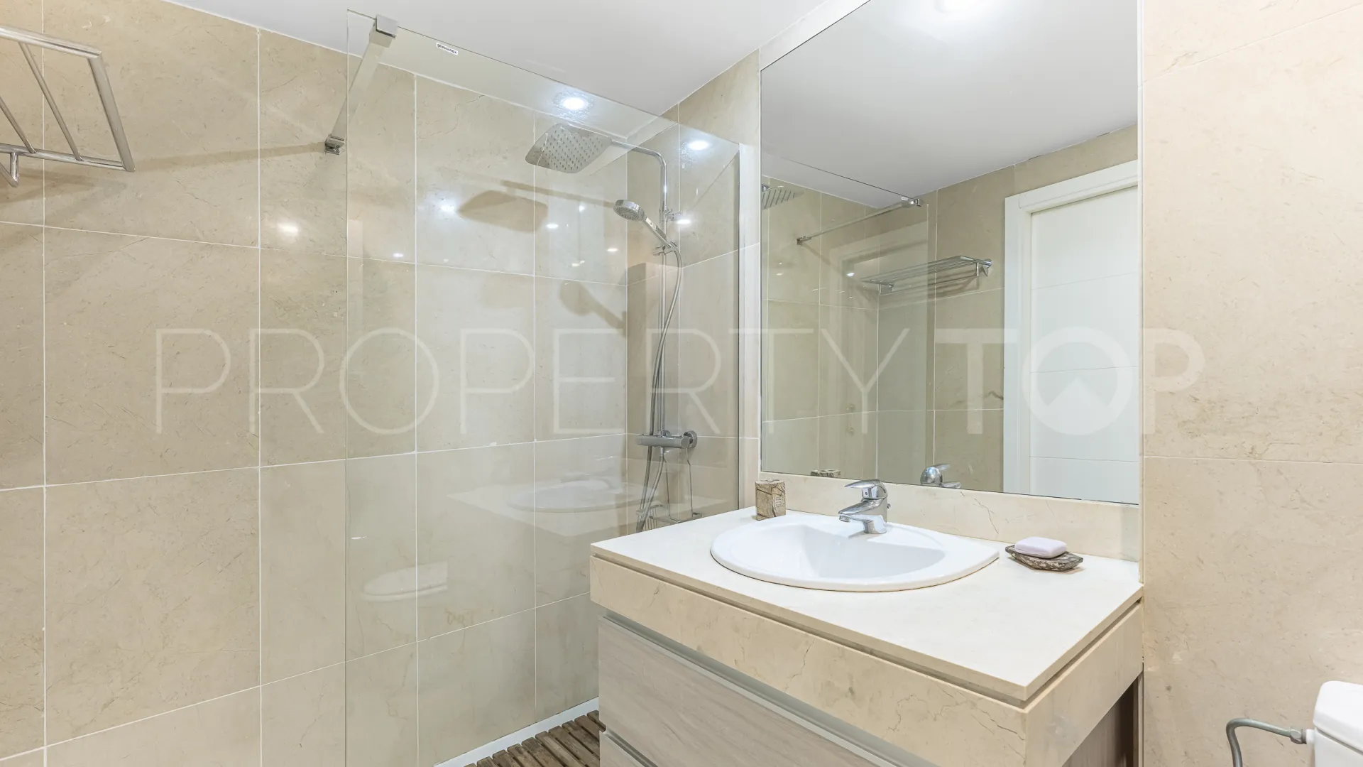 Se vende apartamento planta baja en Estepona de 3 dormitorios