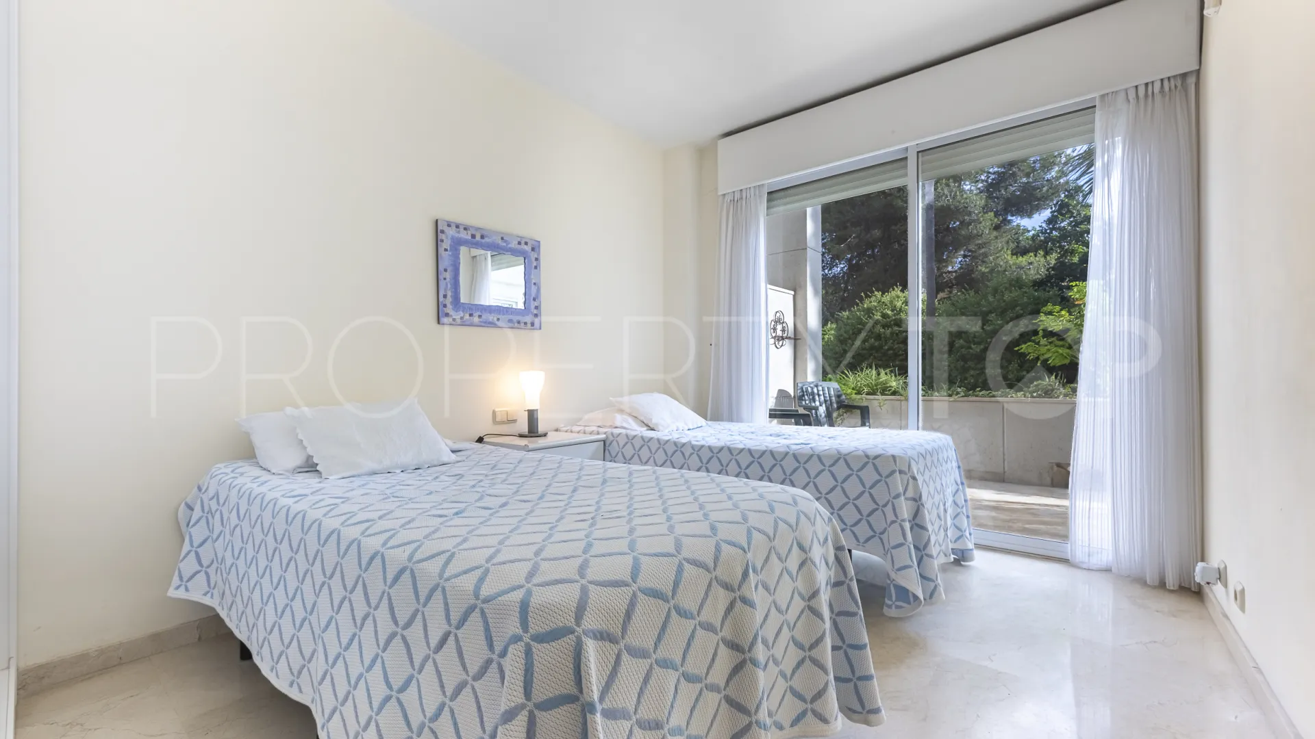 Se vende apartamento planta baja en Estepona de 3 dormitorios