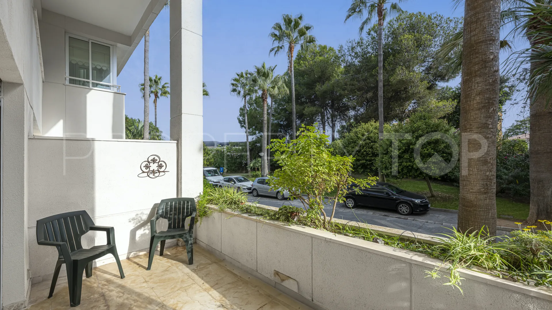 Se vende apartamento planta baja en Estepona de 3 dormitorios