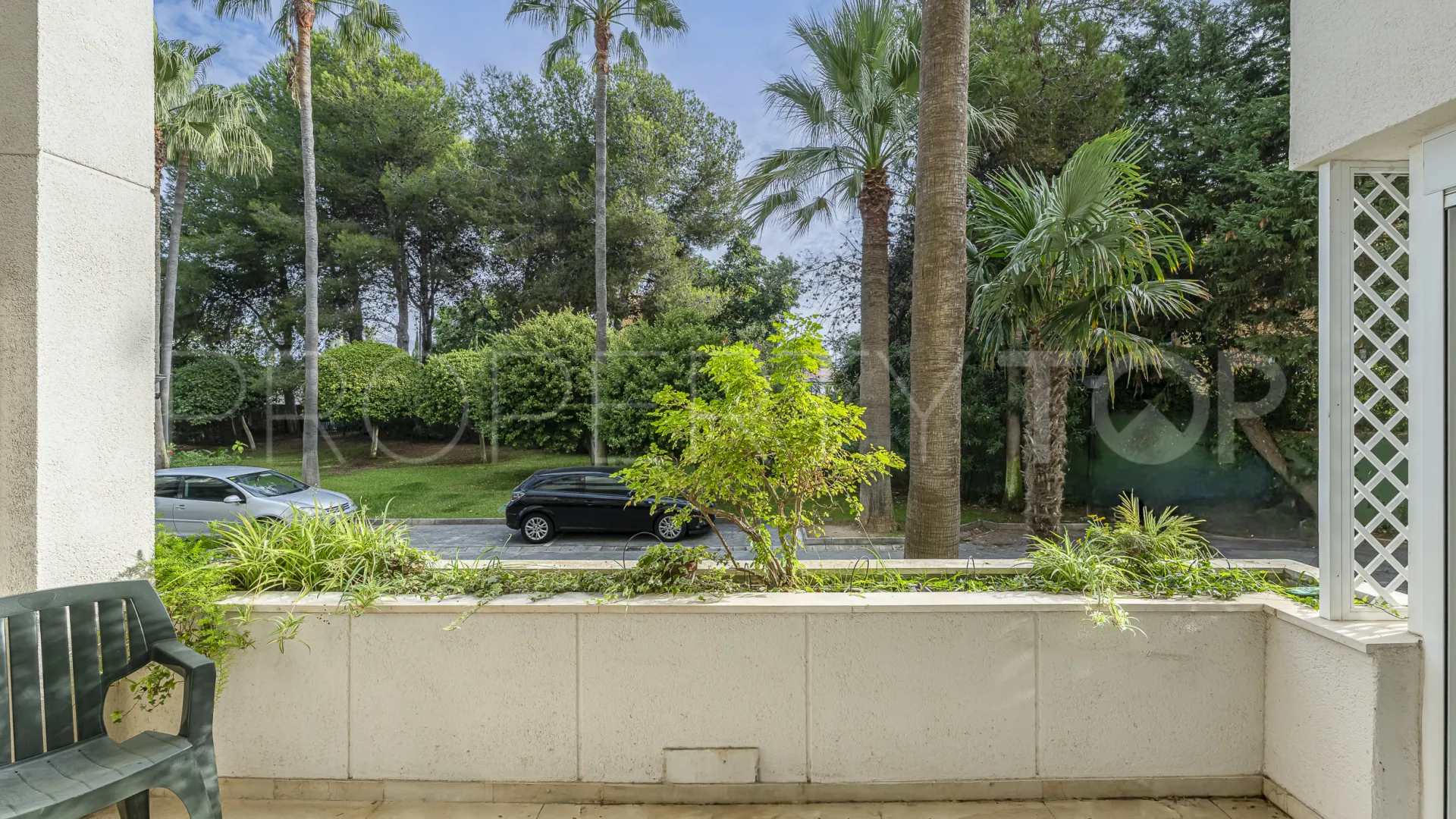 Se vende apartamento planta baja en Estepona de 3 dormitorios