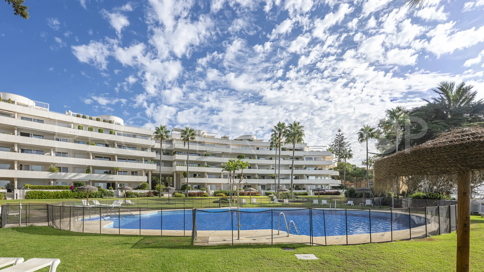 Se vende apartamento planta baja en Estepona de 3 dormitorios
