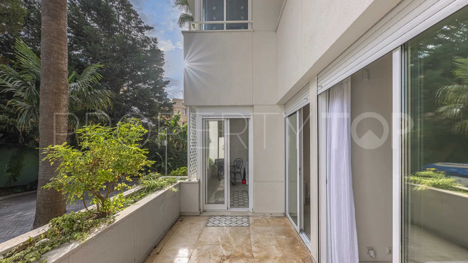 Se vende apartamento planta baja en Estepona de 3 dormitorios