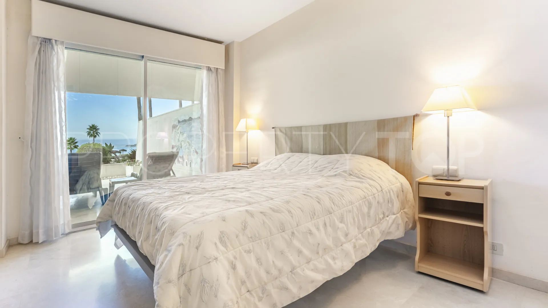 Se vende apartamento planta baja en Estepona de 3 dormitorios
