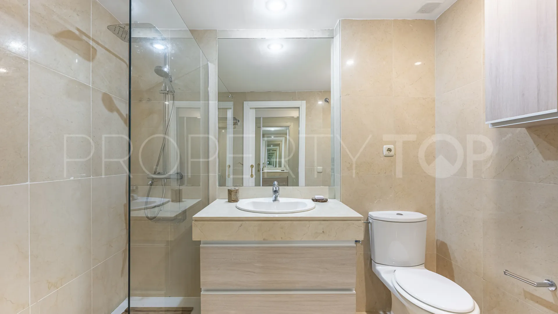 Se vende apartamento planta baja en Estepona de 3 dormitorios