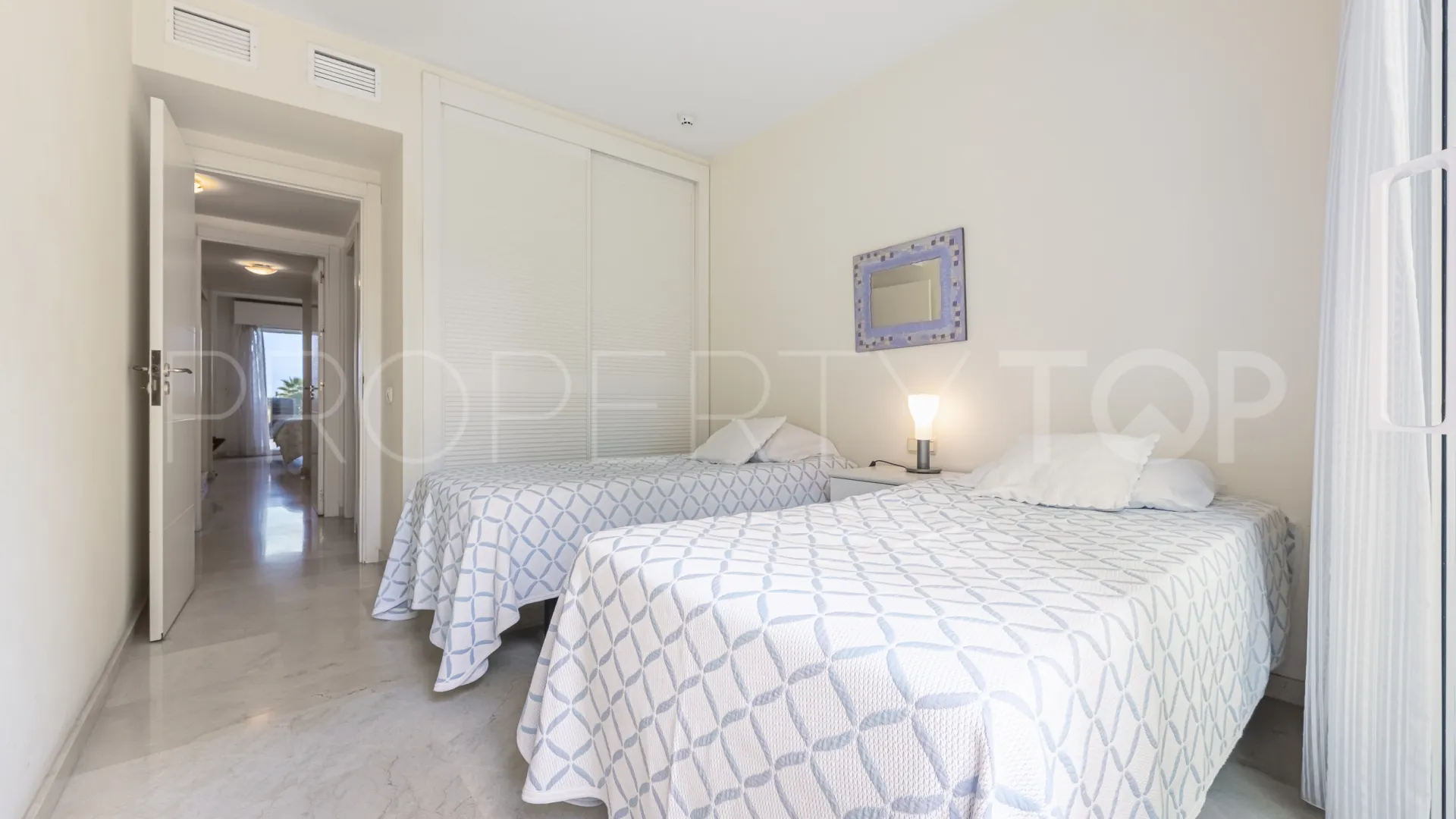 Se vende apartamento planta baja en Estepona de 3 dormitorios