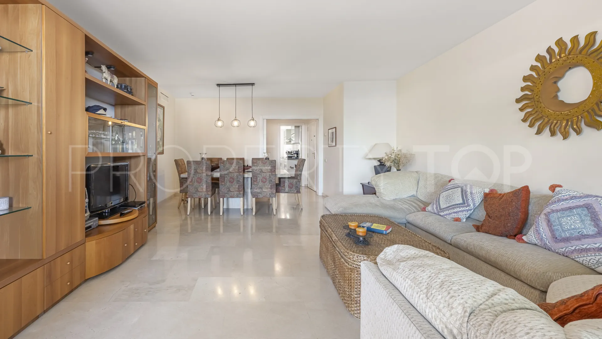 Se vende apartamento planta baja en Estepona de 3 dormitorios