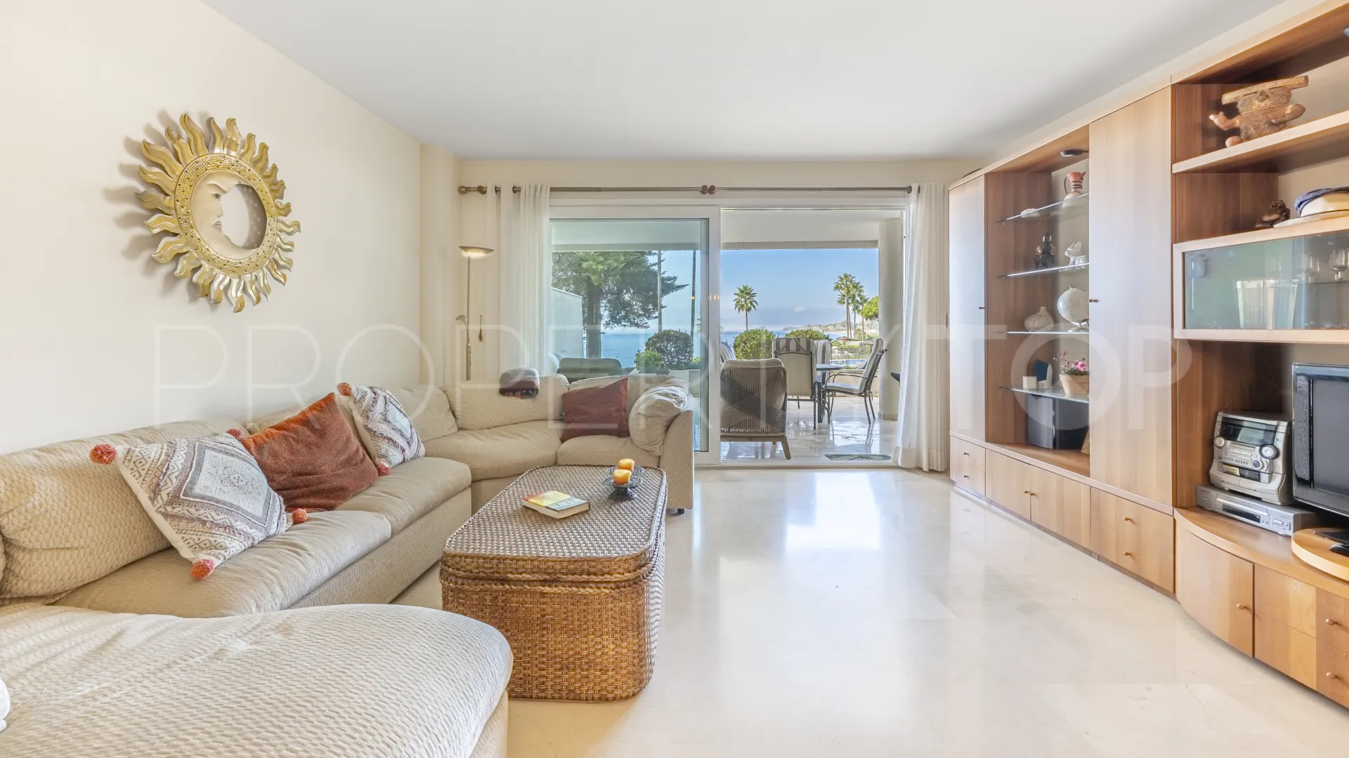Se vende apartamento planta baja en Estepona de 3 dormitorios
