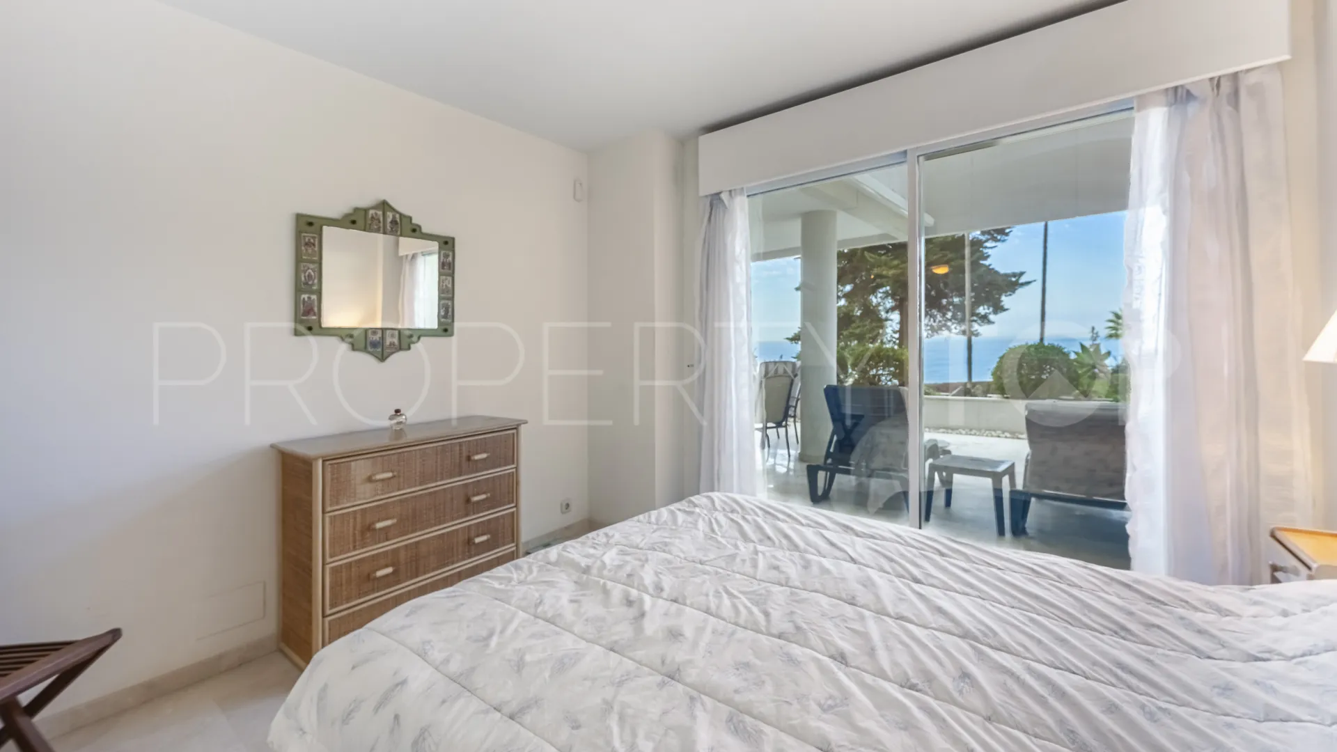 Se vende apartamento planta baja en Estepona de 3 dormitorios