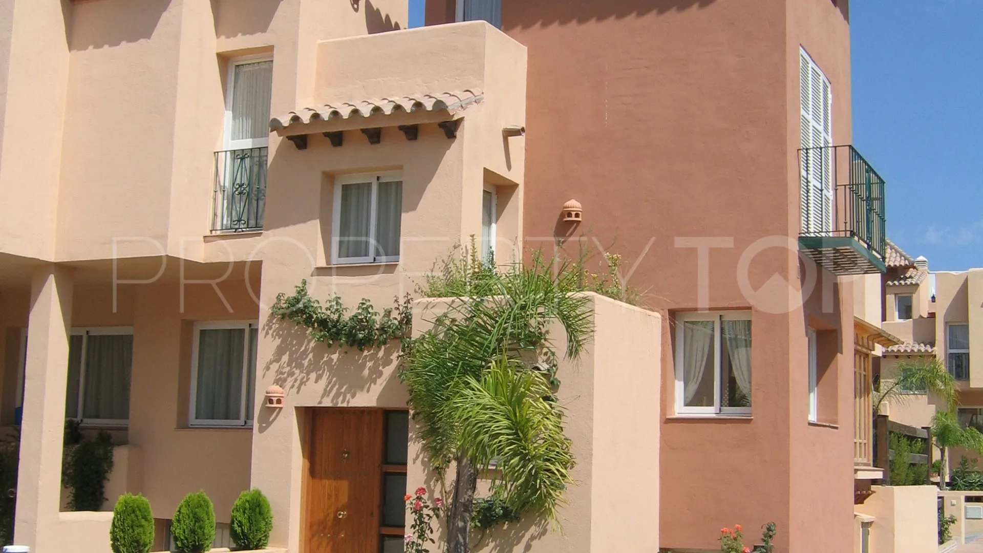 Town house for sale in Condes de Iza with 4 bedrooms